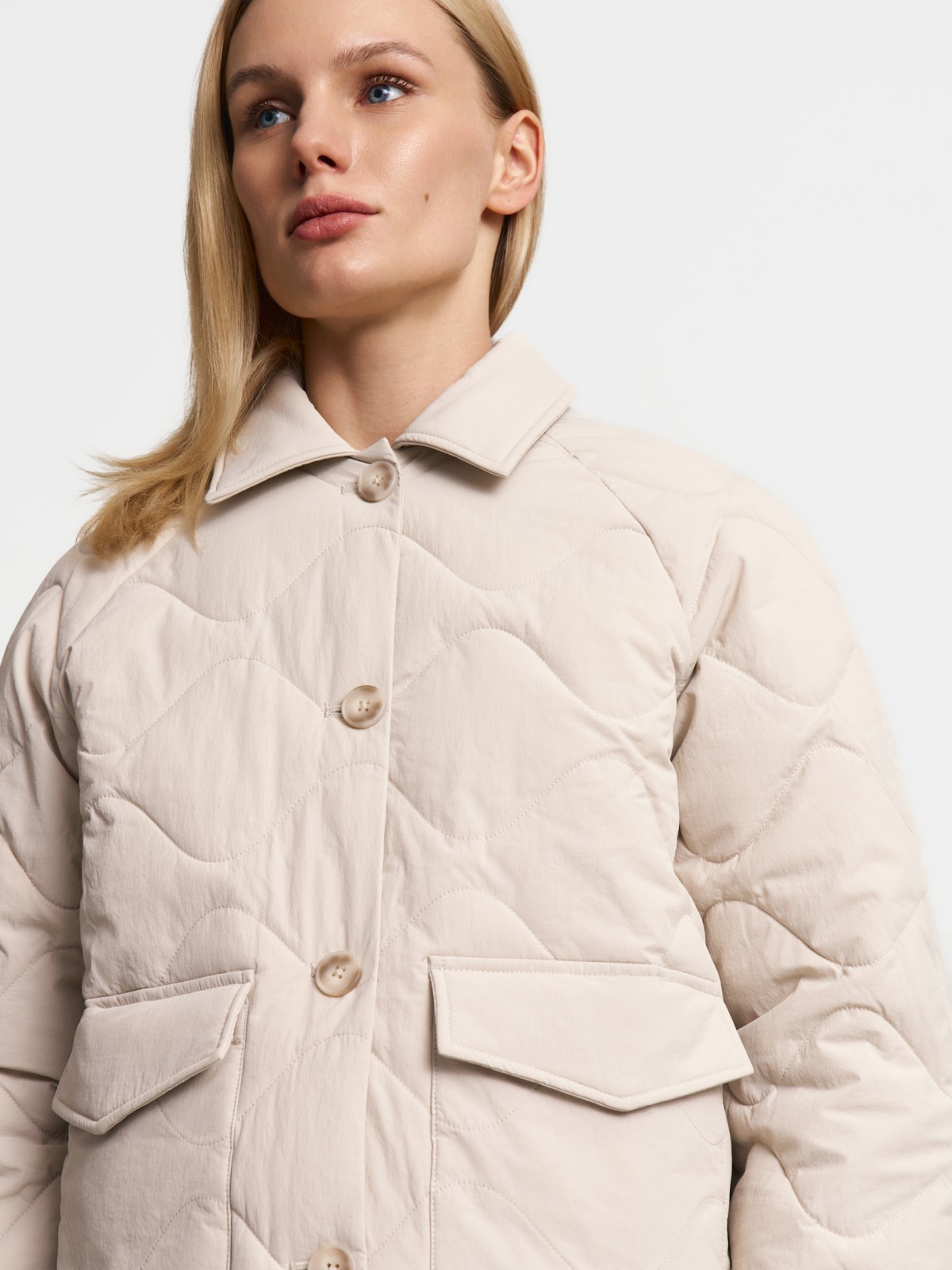 Утеплённая короткая куртка