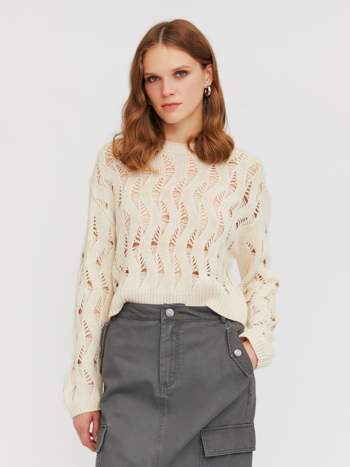 Ажурный вязаный джемпер укороченного фасона