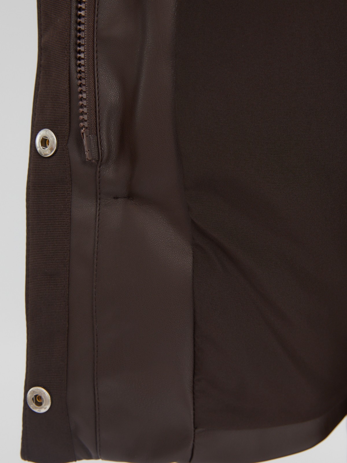 Тёплая стёганая куртка-пальто из экокожи с высоким воротником zolla 023345202054, цвет коричневый, размер XS - фото 5