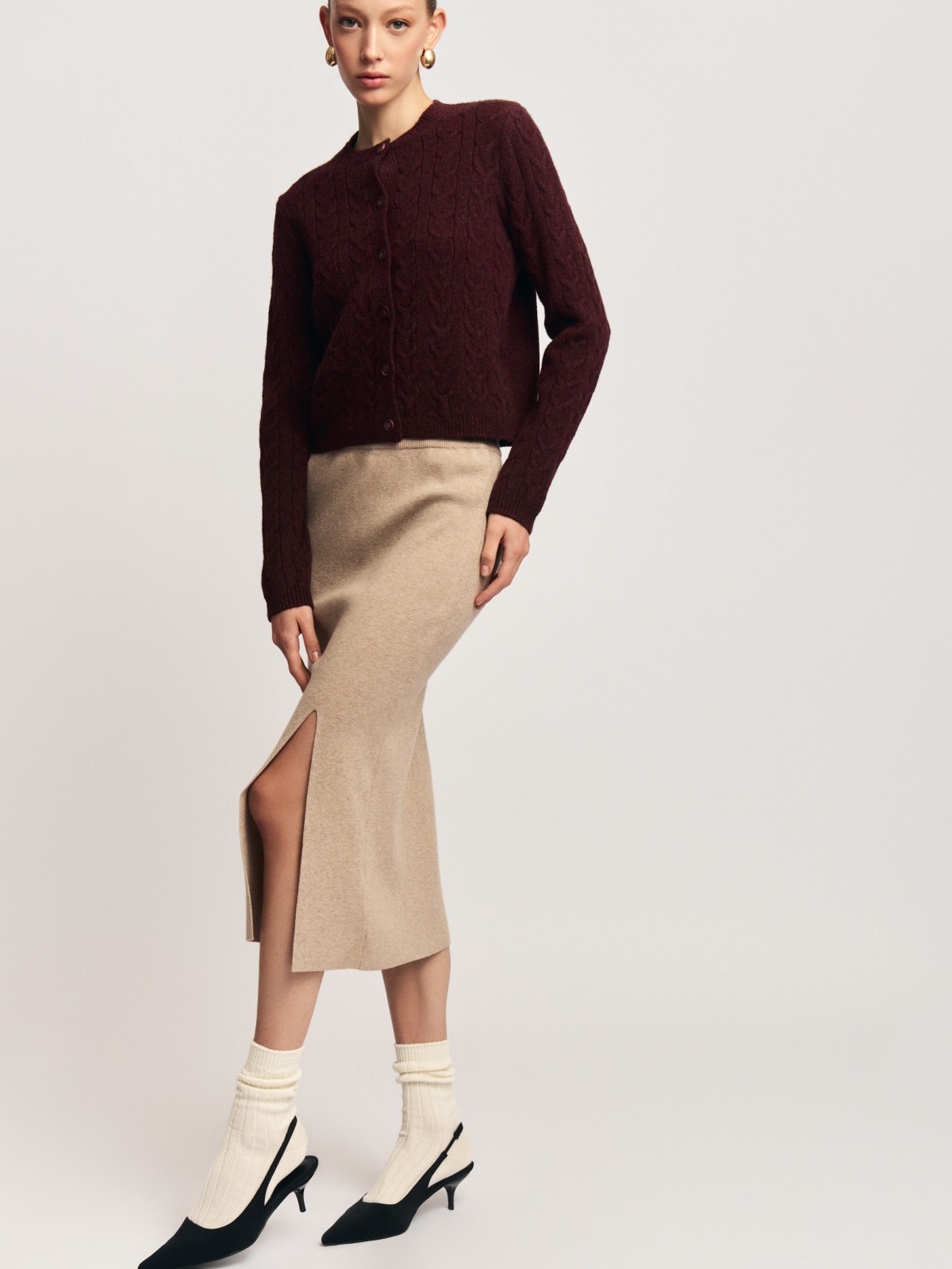 Трикотажная юбка-карандаш с разрезом