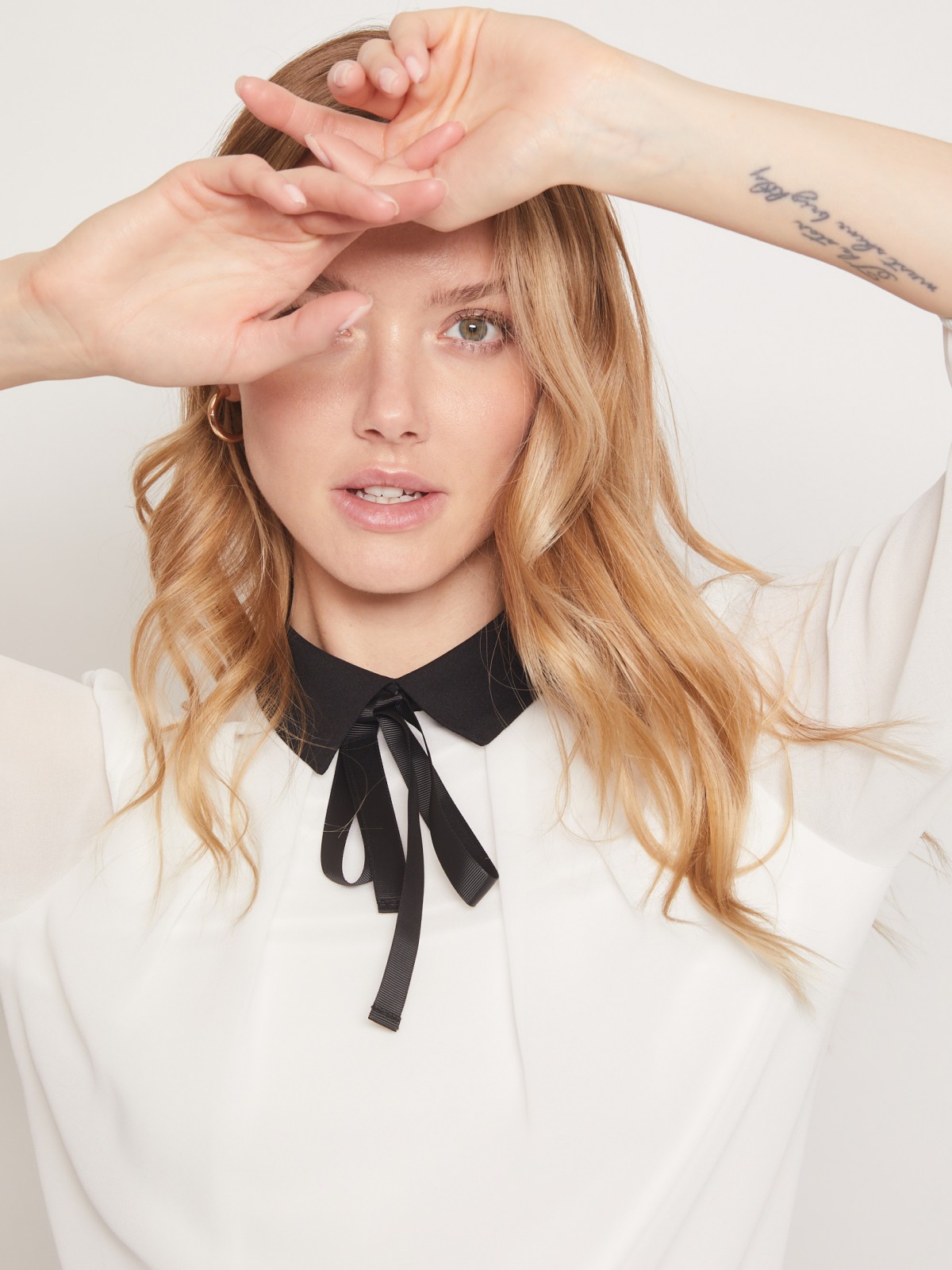 Блузка с контрастным воротником