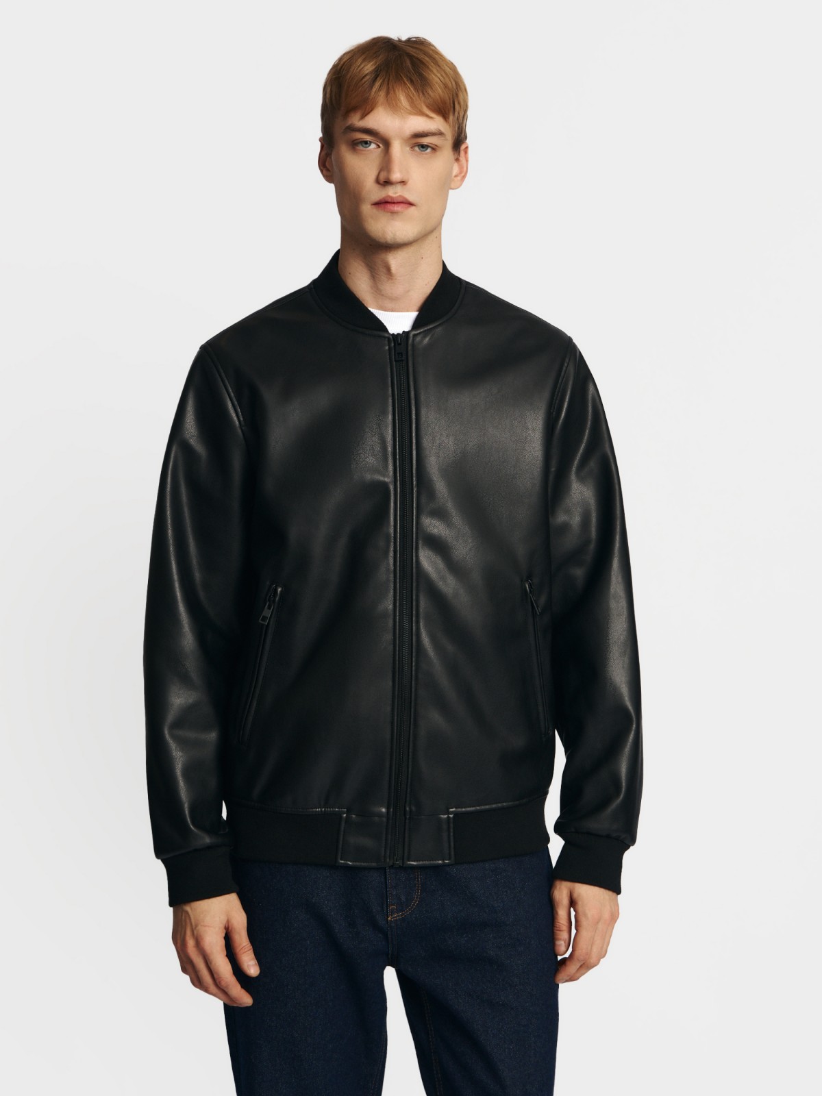 Куртка-бомбер из экокожи