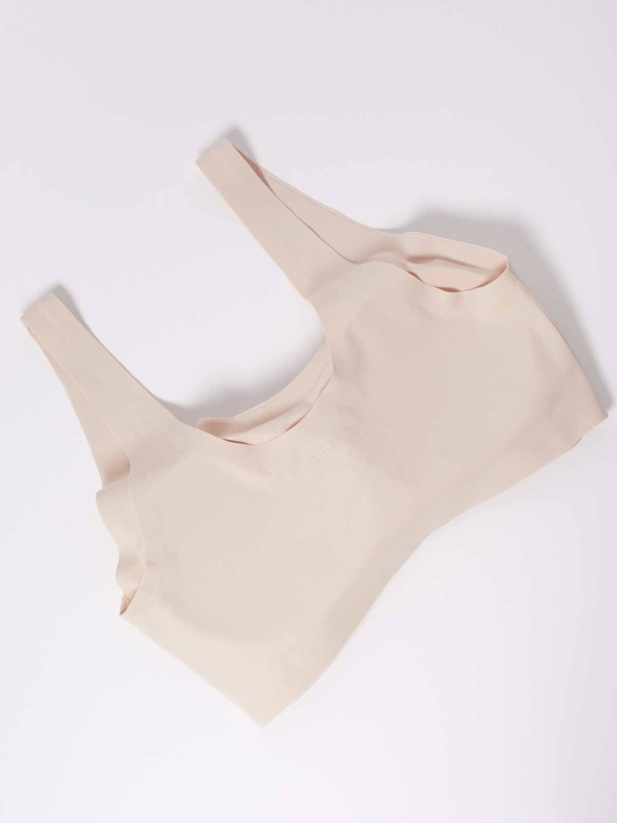 Бесшовный топ на широких бретелях