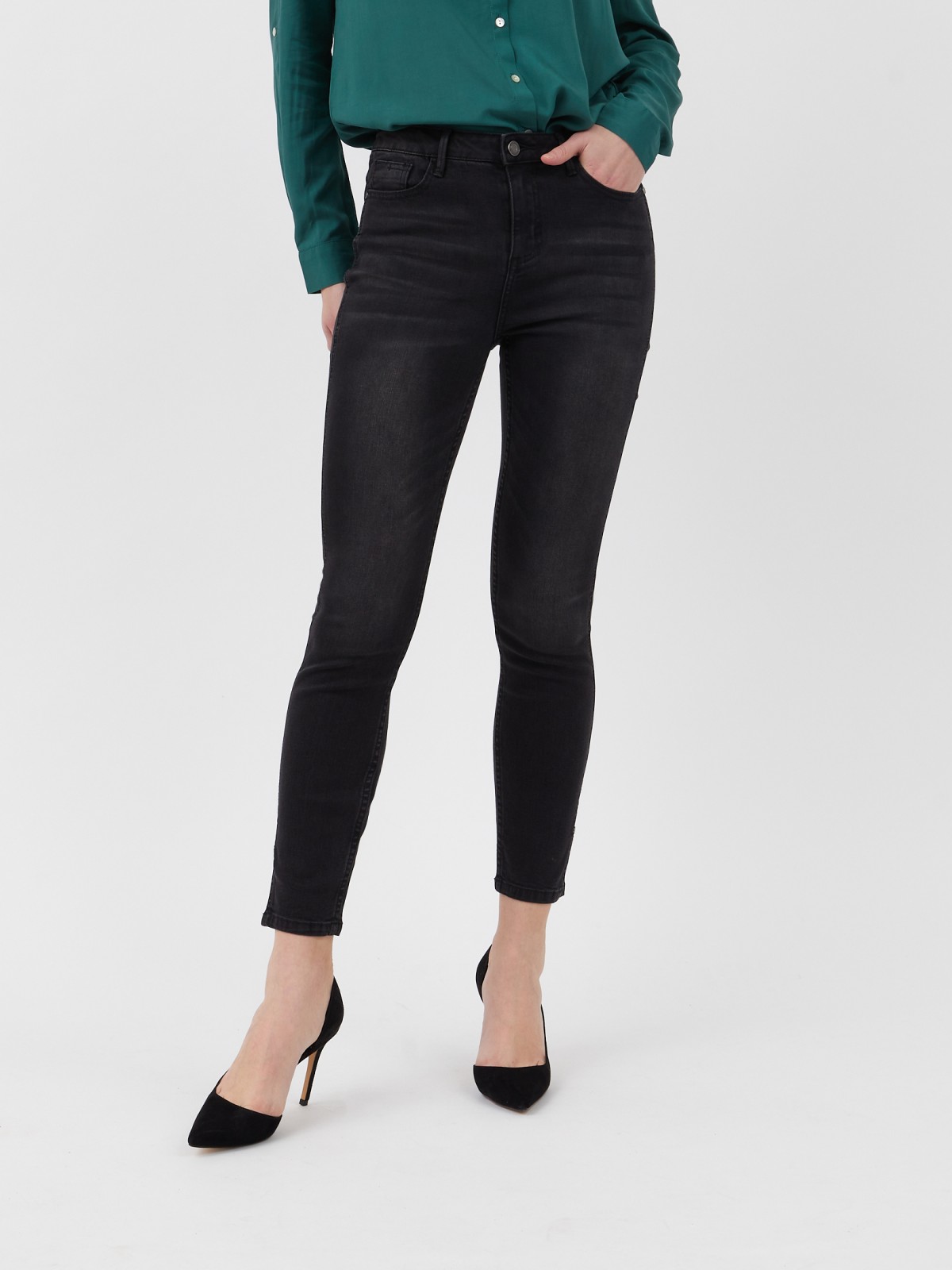 Джинсы силуэта Skinny