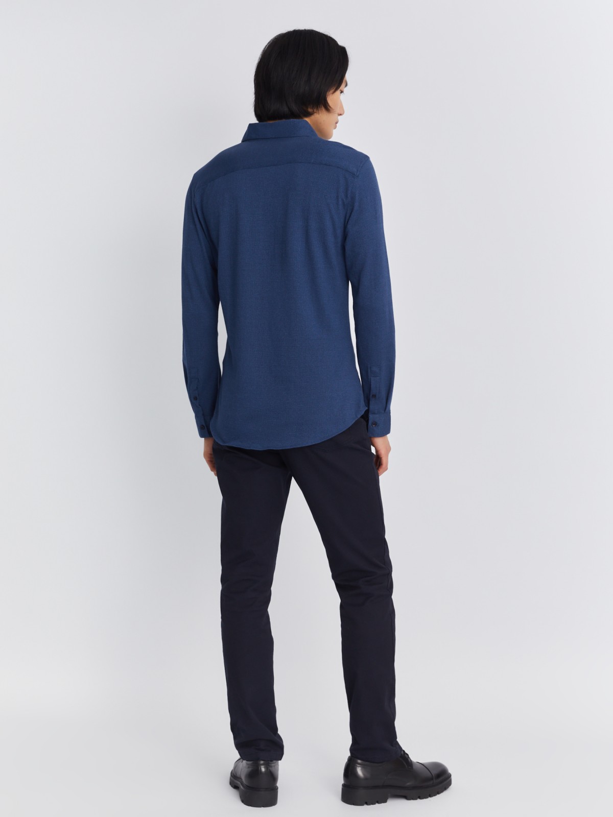 Рубашка полуприлегающего силуэта из трикотажной ткани с длинным рукавом zolla 012322159141, цвет темно-синий, размер M - фото 6