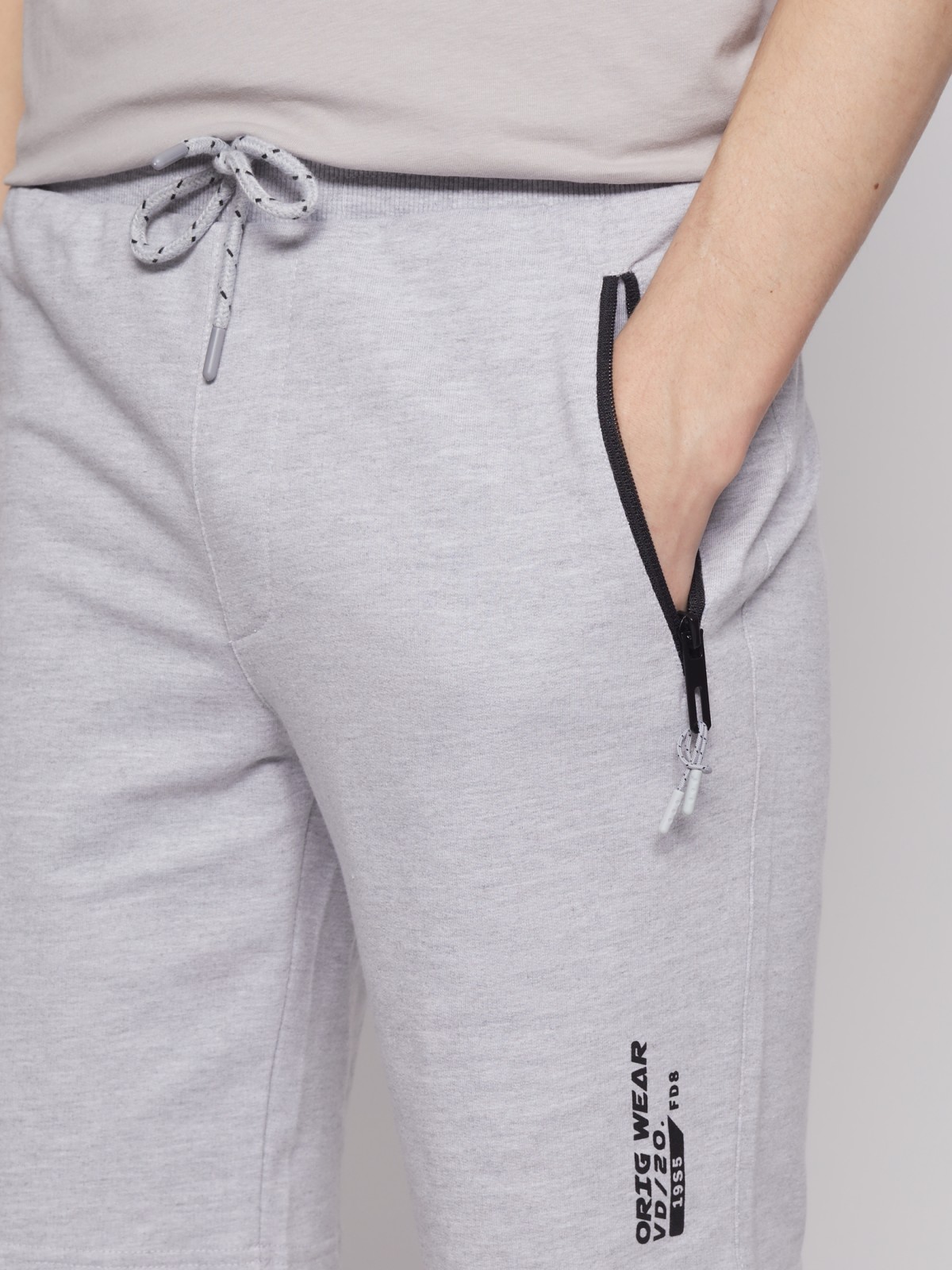 Трикотажные шорты в спортивном стиле