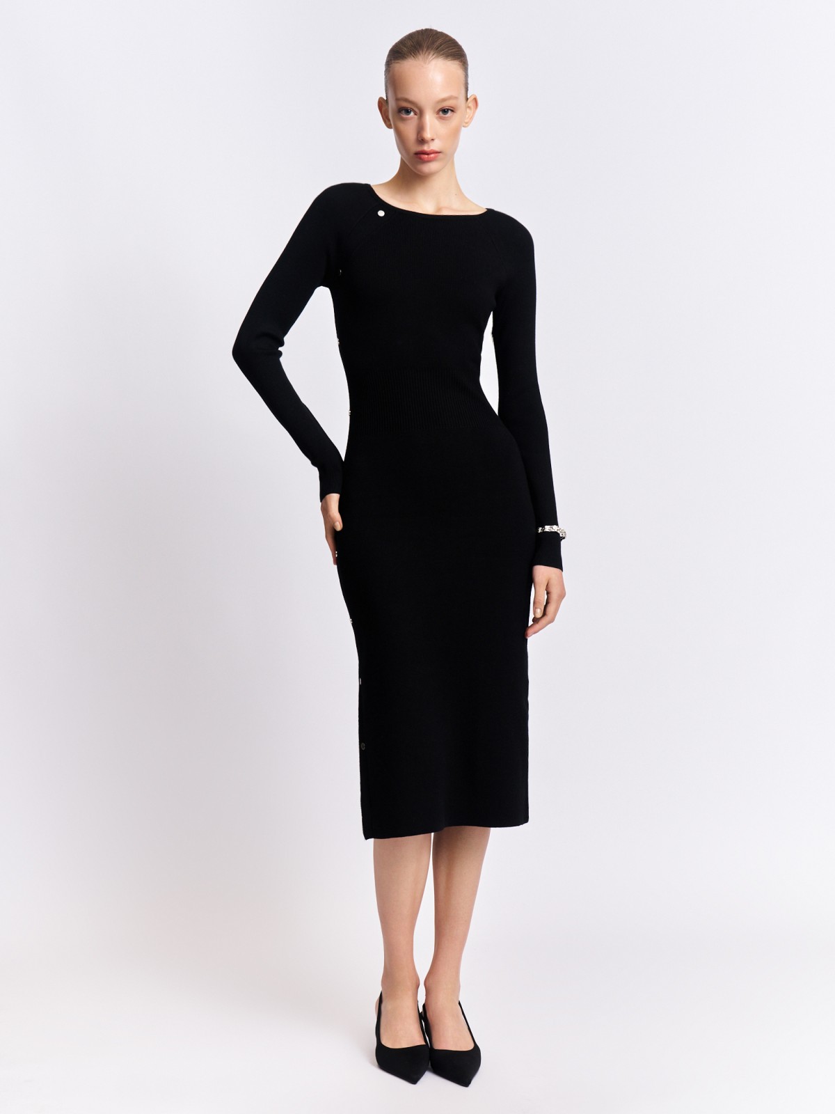 Трикотажное платье-чулок с разрезом на подоле