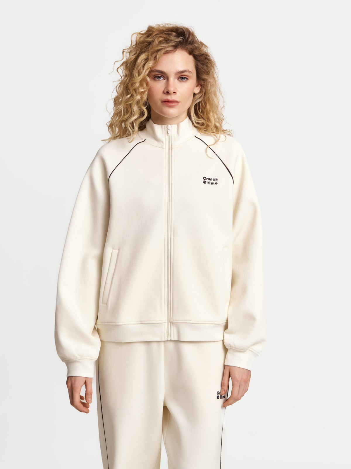 Толстовка с воротником-стойкой