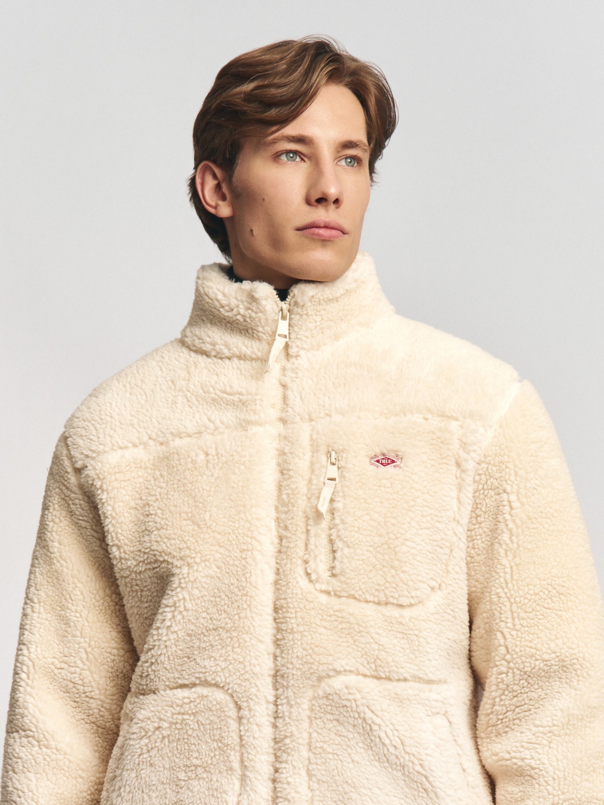 Утеплённая толстовка из экомеха с горлом