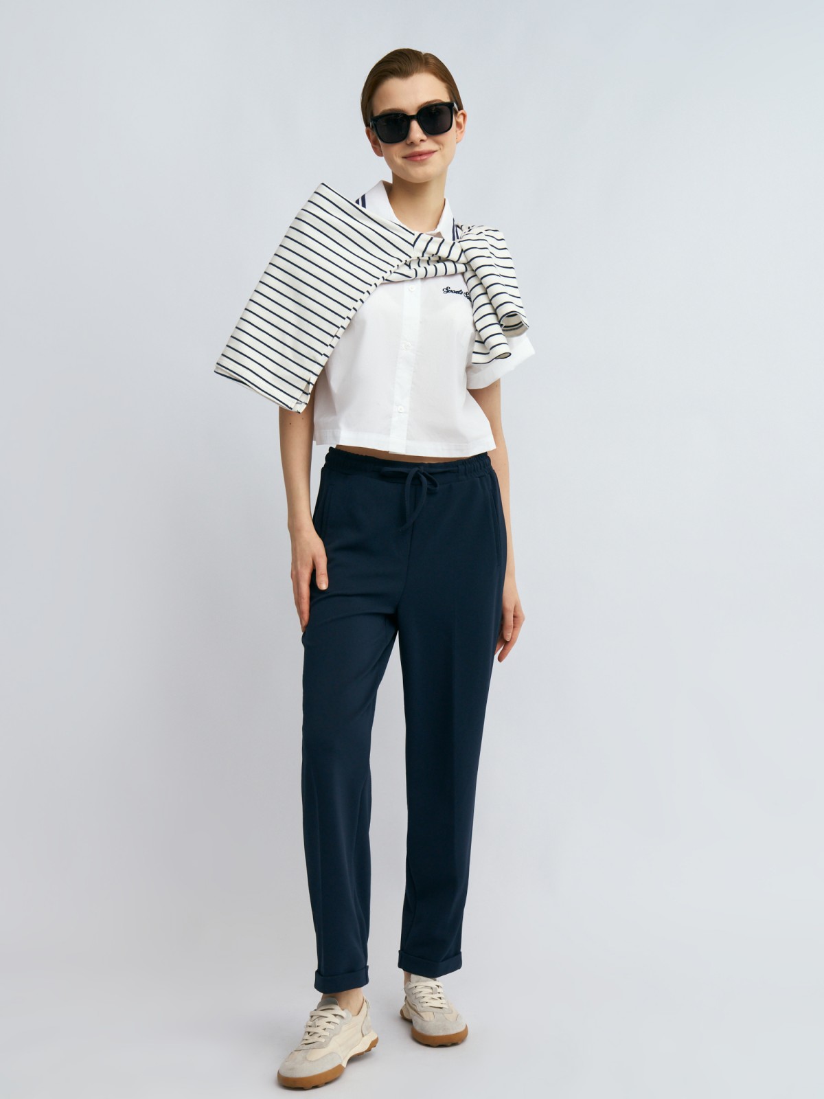 Брюки-джоггеры на резинке со стрелками