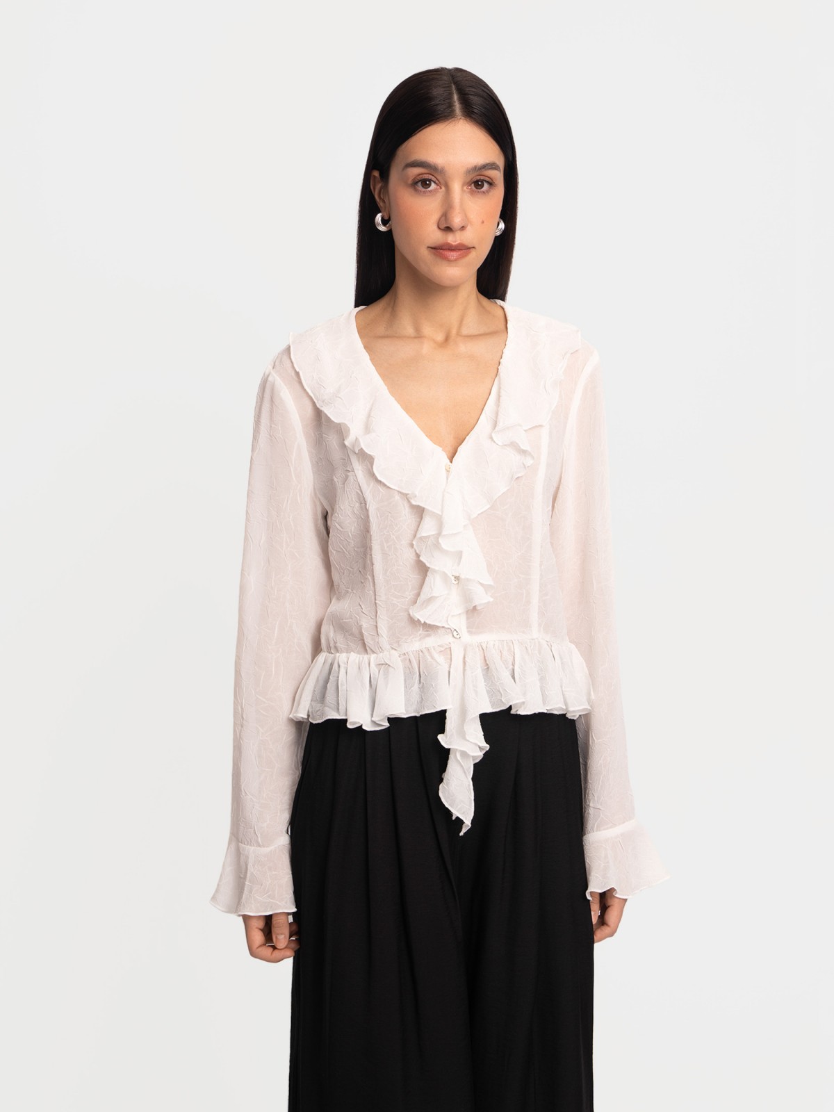 Шифоновая блузка-рубашка с воланами