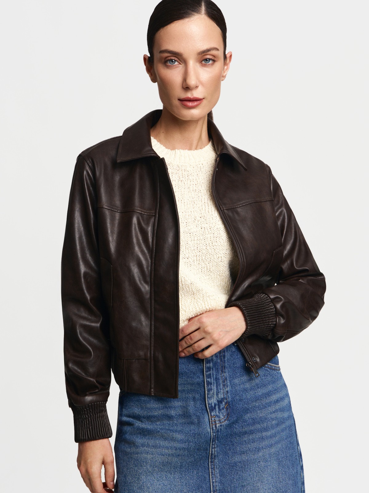 Куртка-бомбер из экокожи с воротником