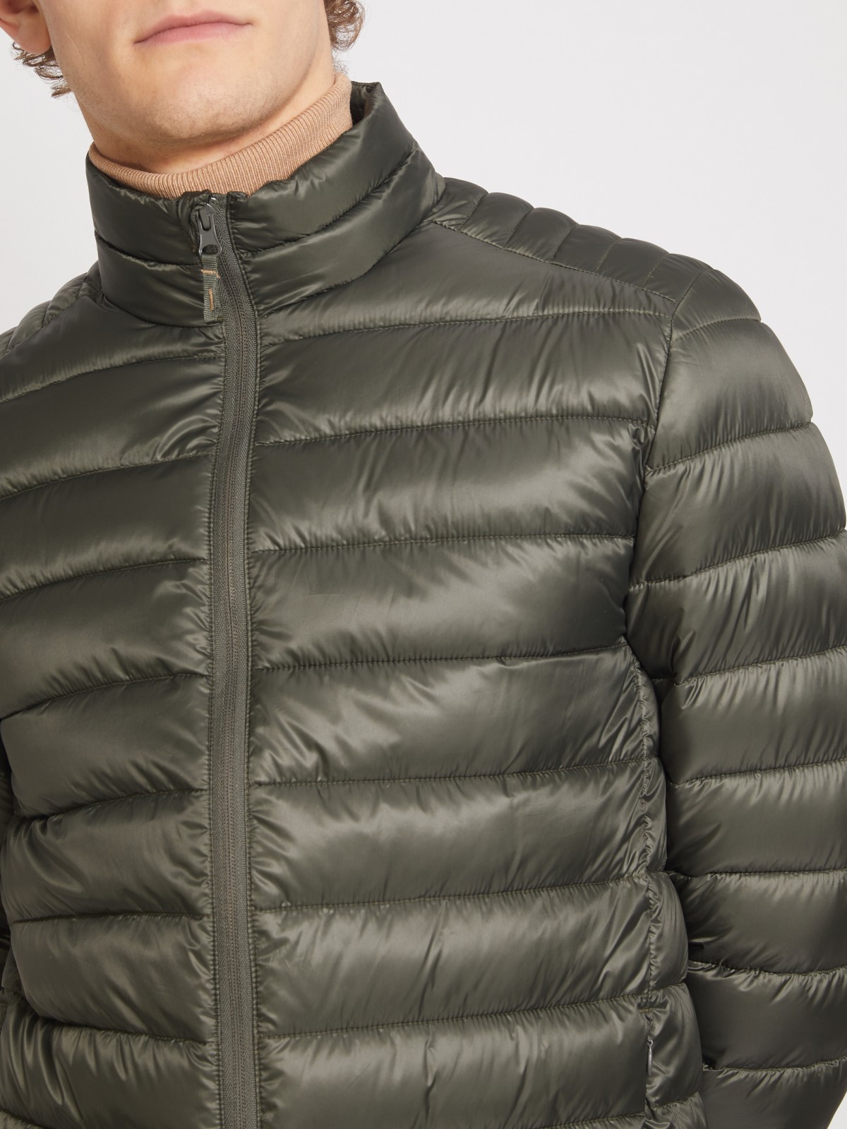 Ультралёгкая стёганая куртка с воротником-стойкой zolla 011335102214, цвет хаки, размер S - фото 4