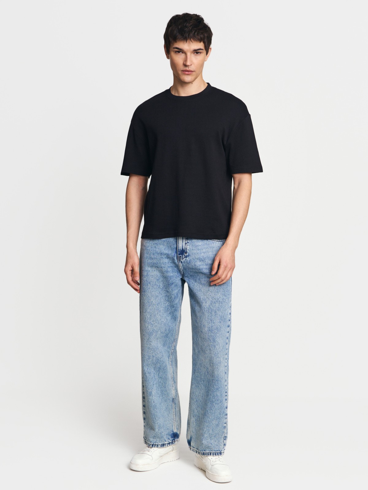 Однотонная базовая футболка из хлопка