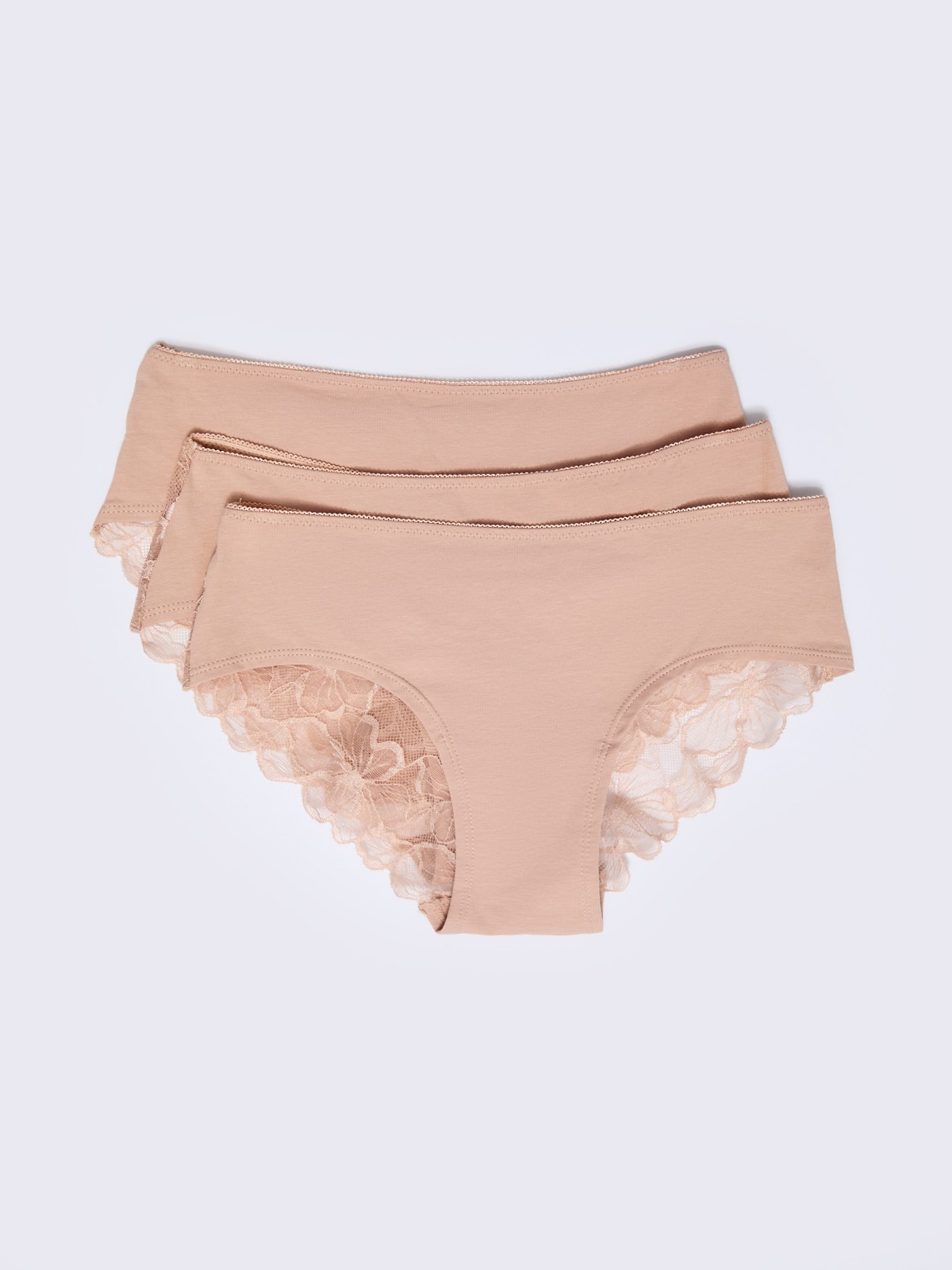 Набор трусов с кружевом (3 шт. в комплекте)