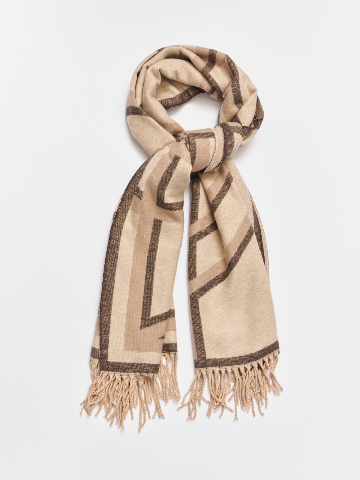 Тканевый шарф с узором и бахромой 1199₽