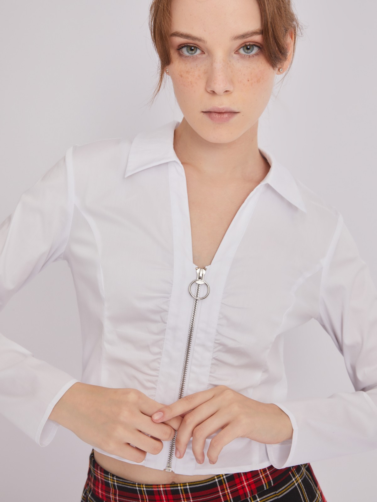 Укороченная рубашка на молнии с драпировкой zolla 223311159441, цвет белый, размер XXS - фото 5