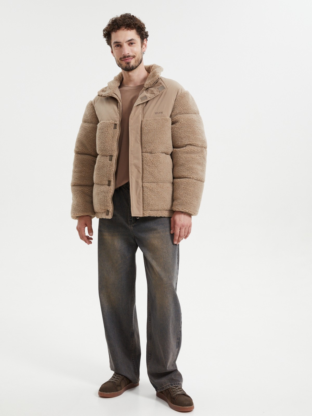 Тёплая куртка с высоким горлом и экомехом