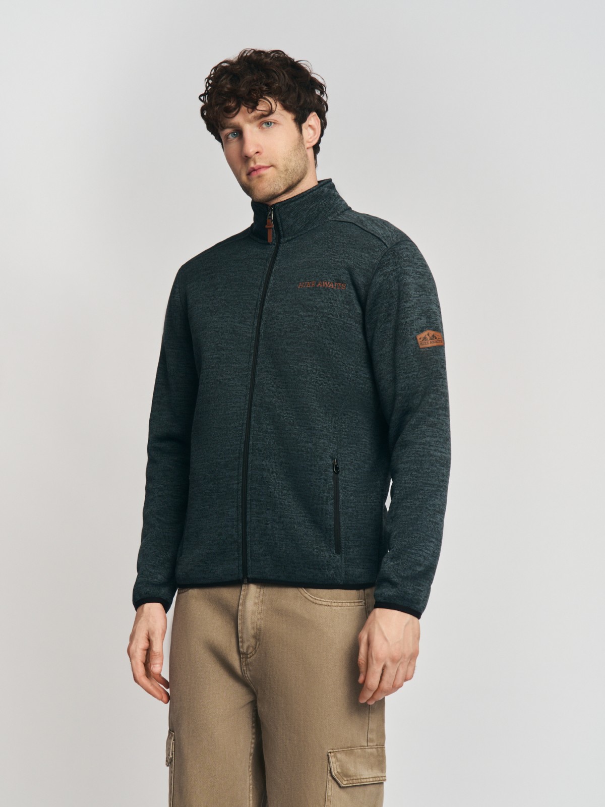 Утеплённая толстовка с воротником-стойкой