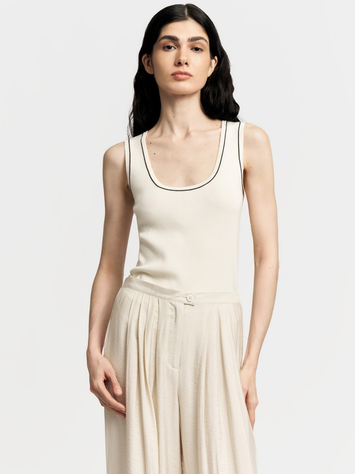 Майка-топ без рукавов