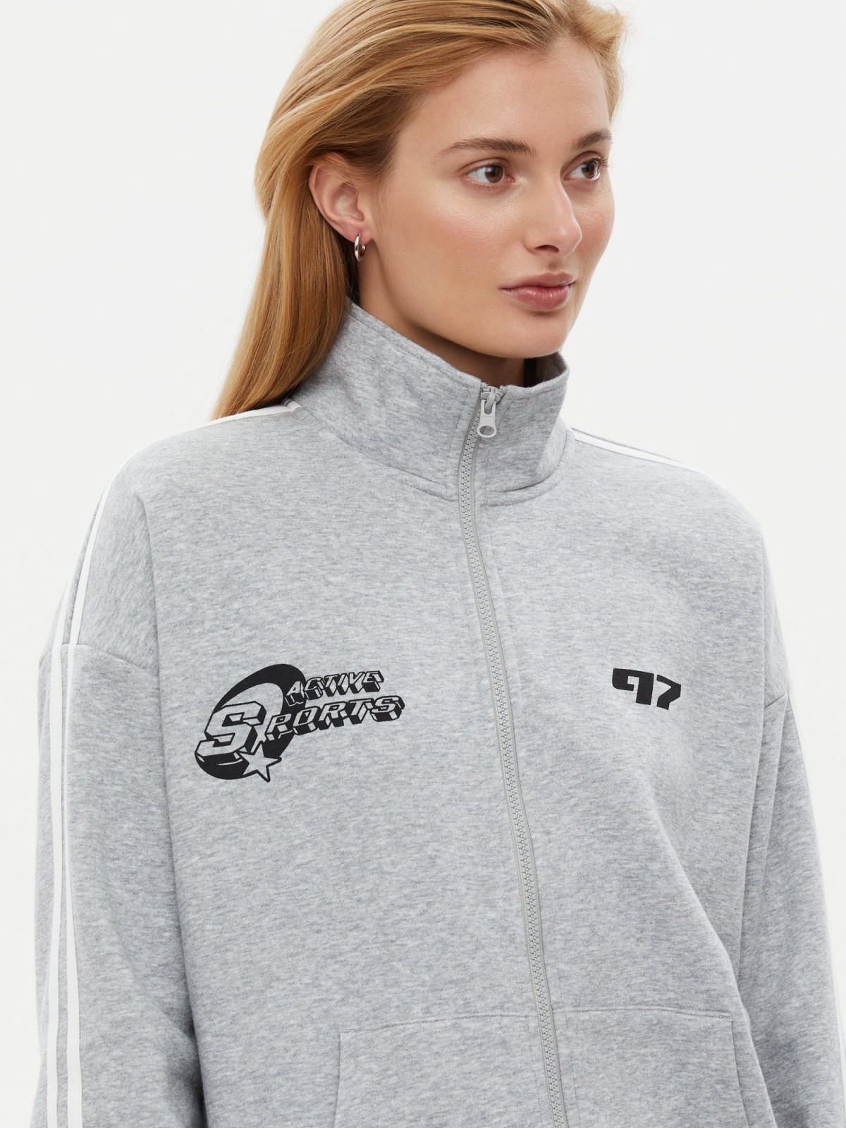 Утеплённая толстовка на молнии с начёсом