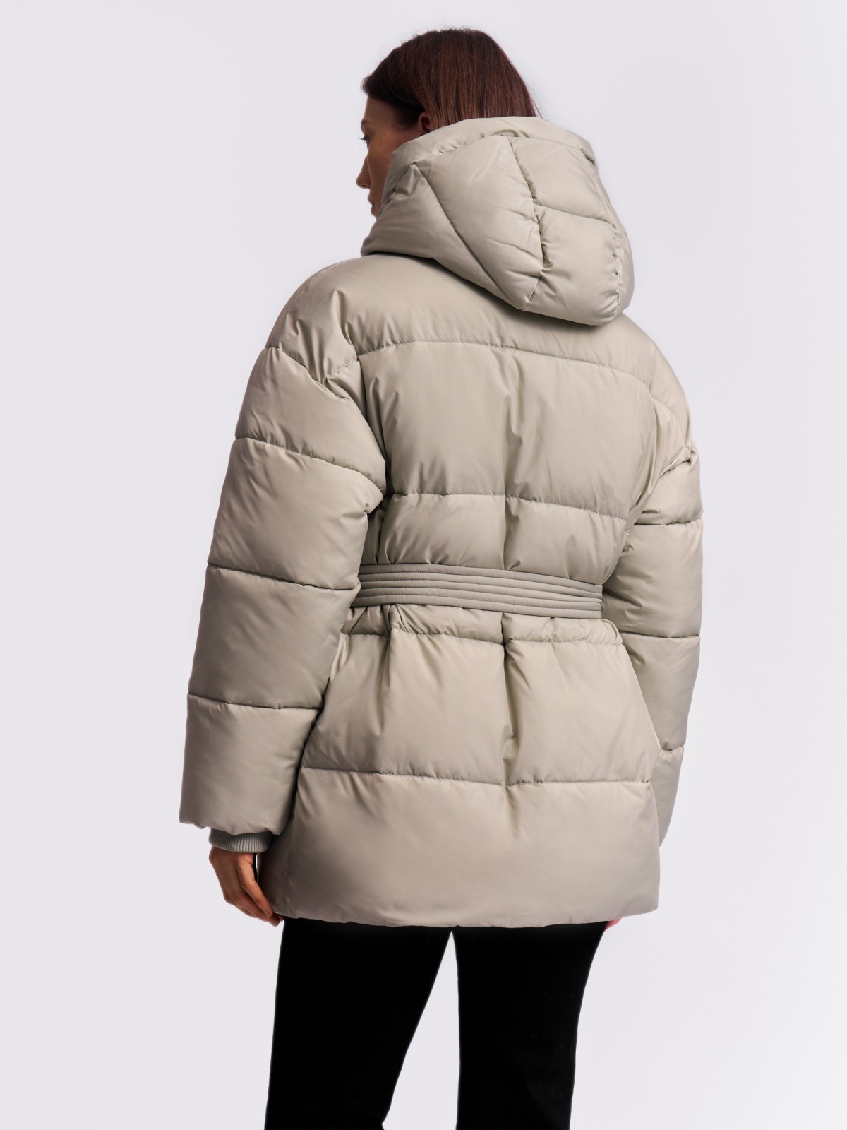 Тёплая куртка с капюшоном и поясом