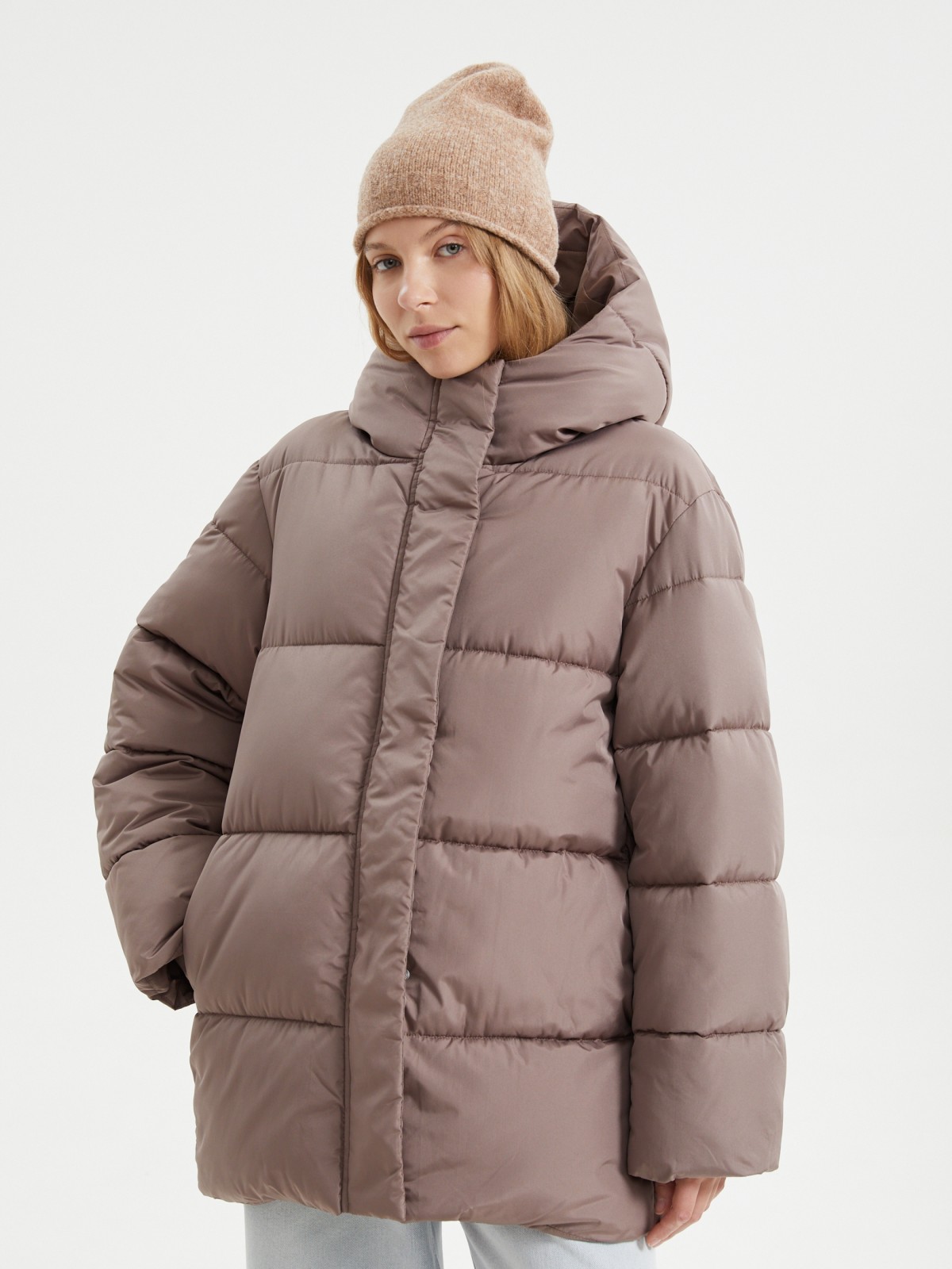 Короткая стёганая куртка с капюшоном