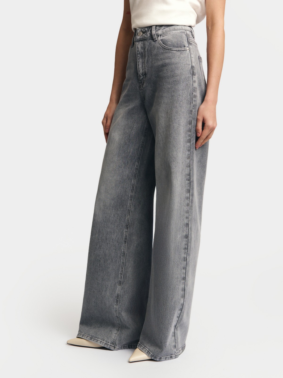 Джинсы силуэта Wide