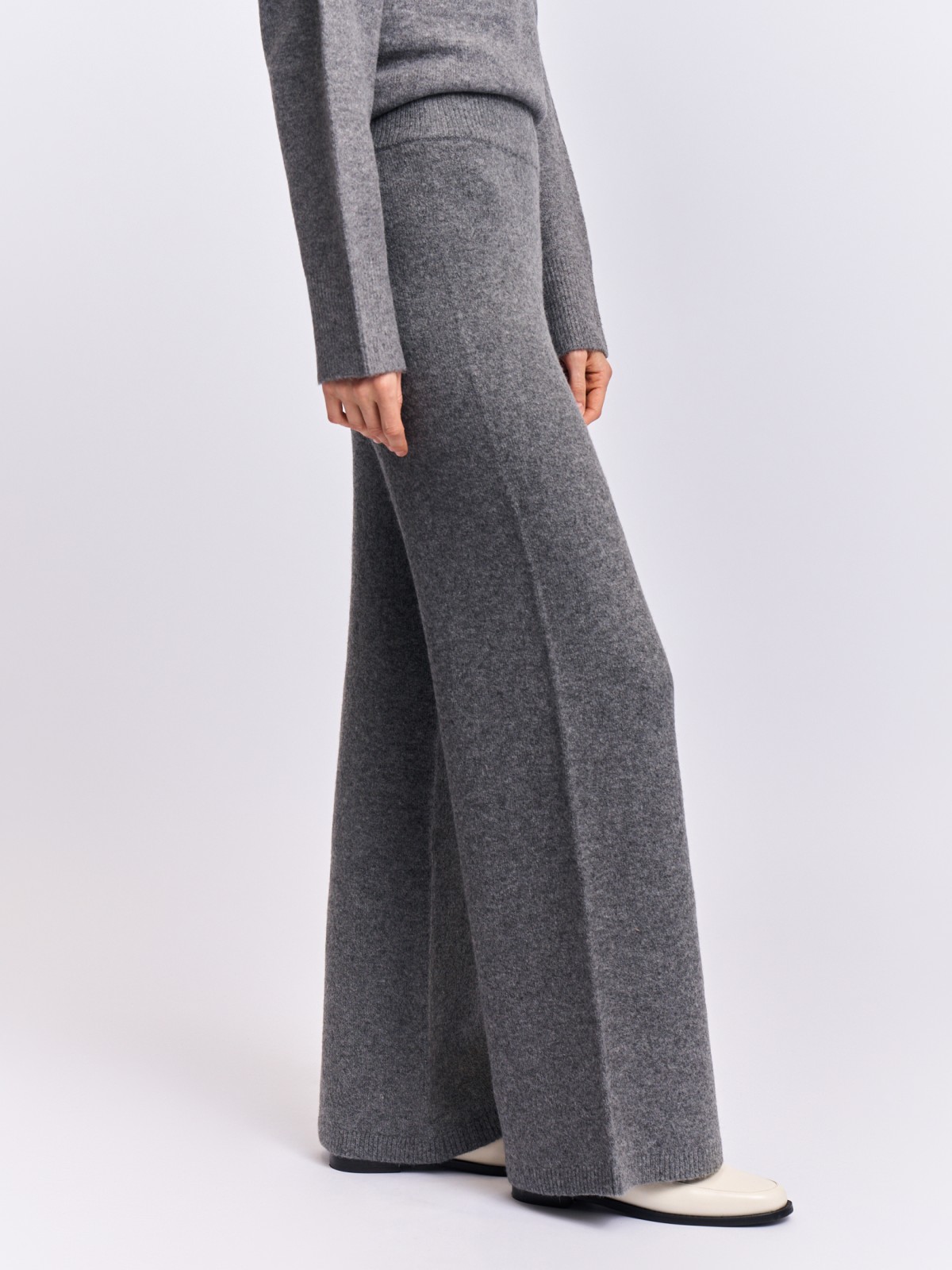 Вязаные брюки на резинке с шерстью