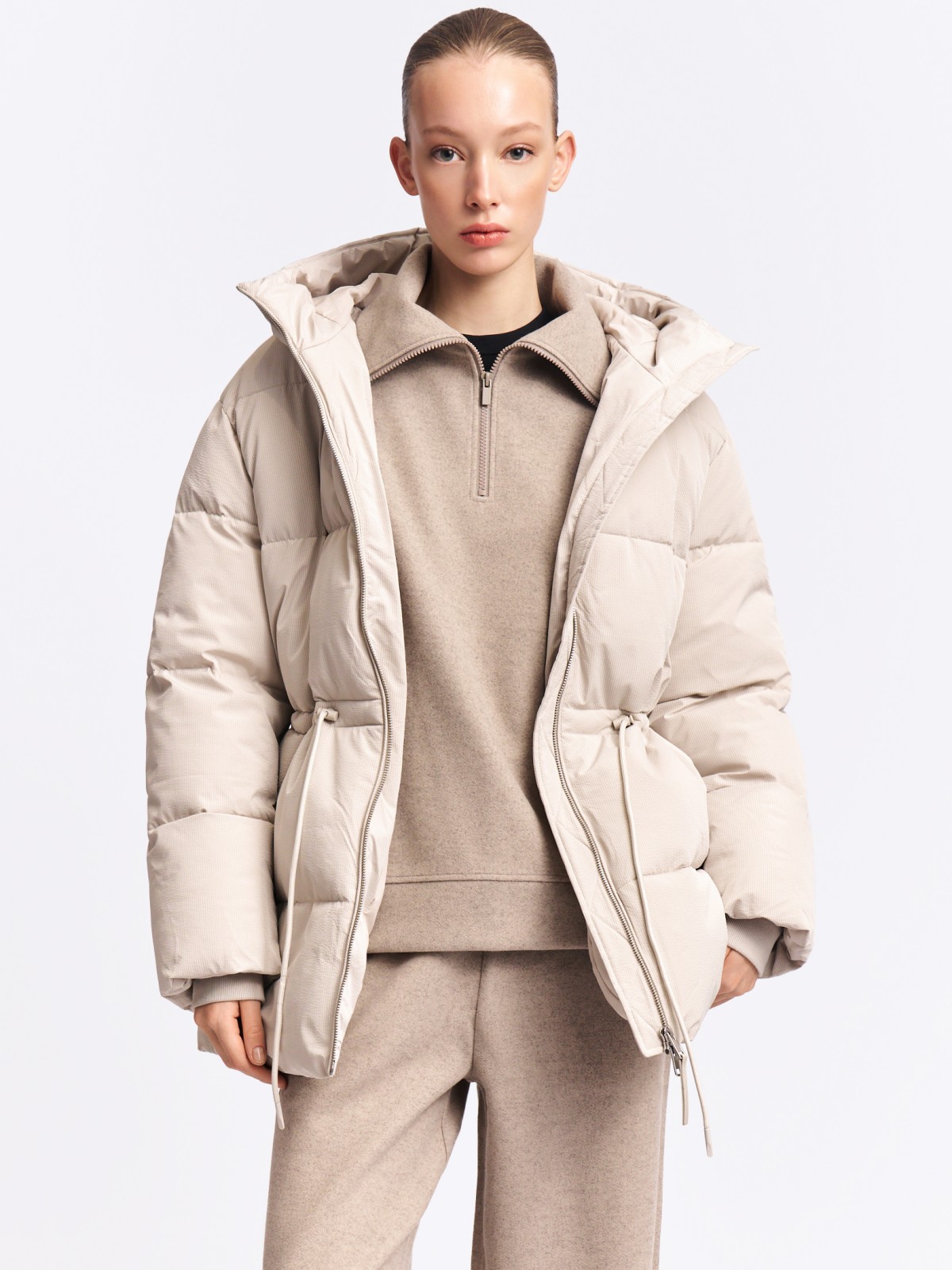 Тёплая куртка с капюшоном и кулиской