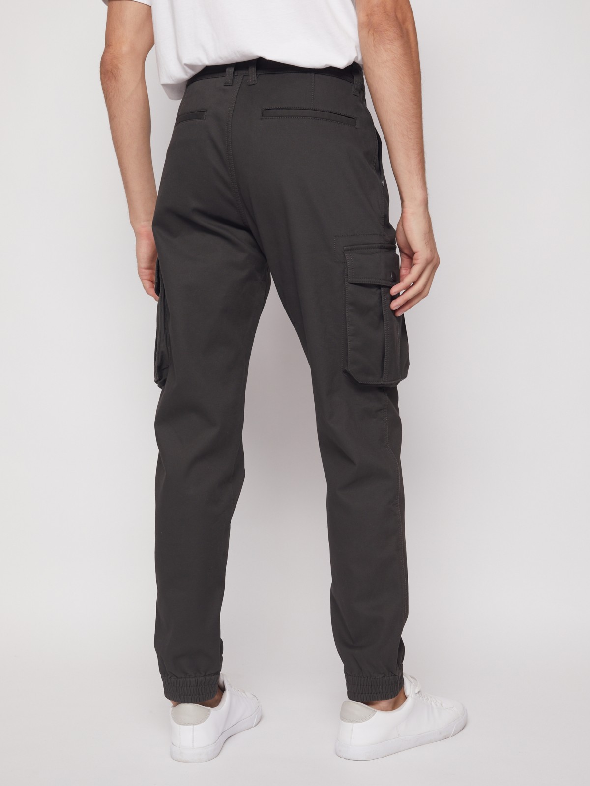 Хлопковые брюки-джоггеры с карманами карго zolla 21143730L021, цвет хаки, размер 28 - фото 6