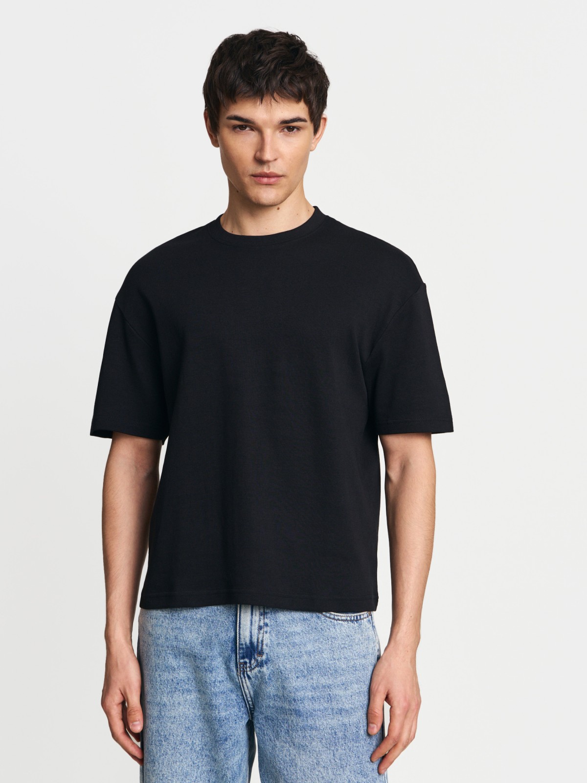 Однотонная базовая футболка из хлопка