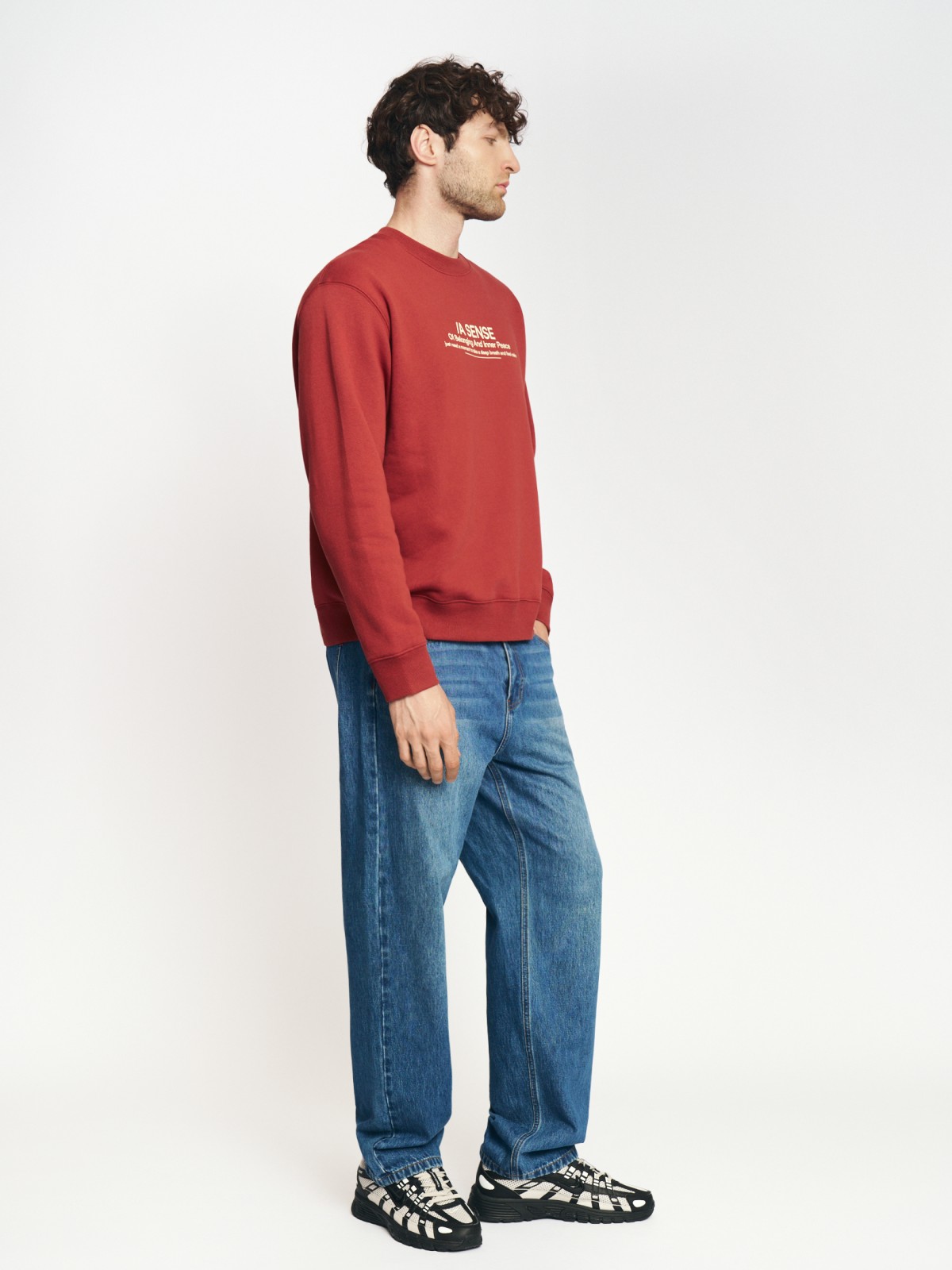 Утеплённый свитшот прямого кроя с надписью