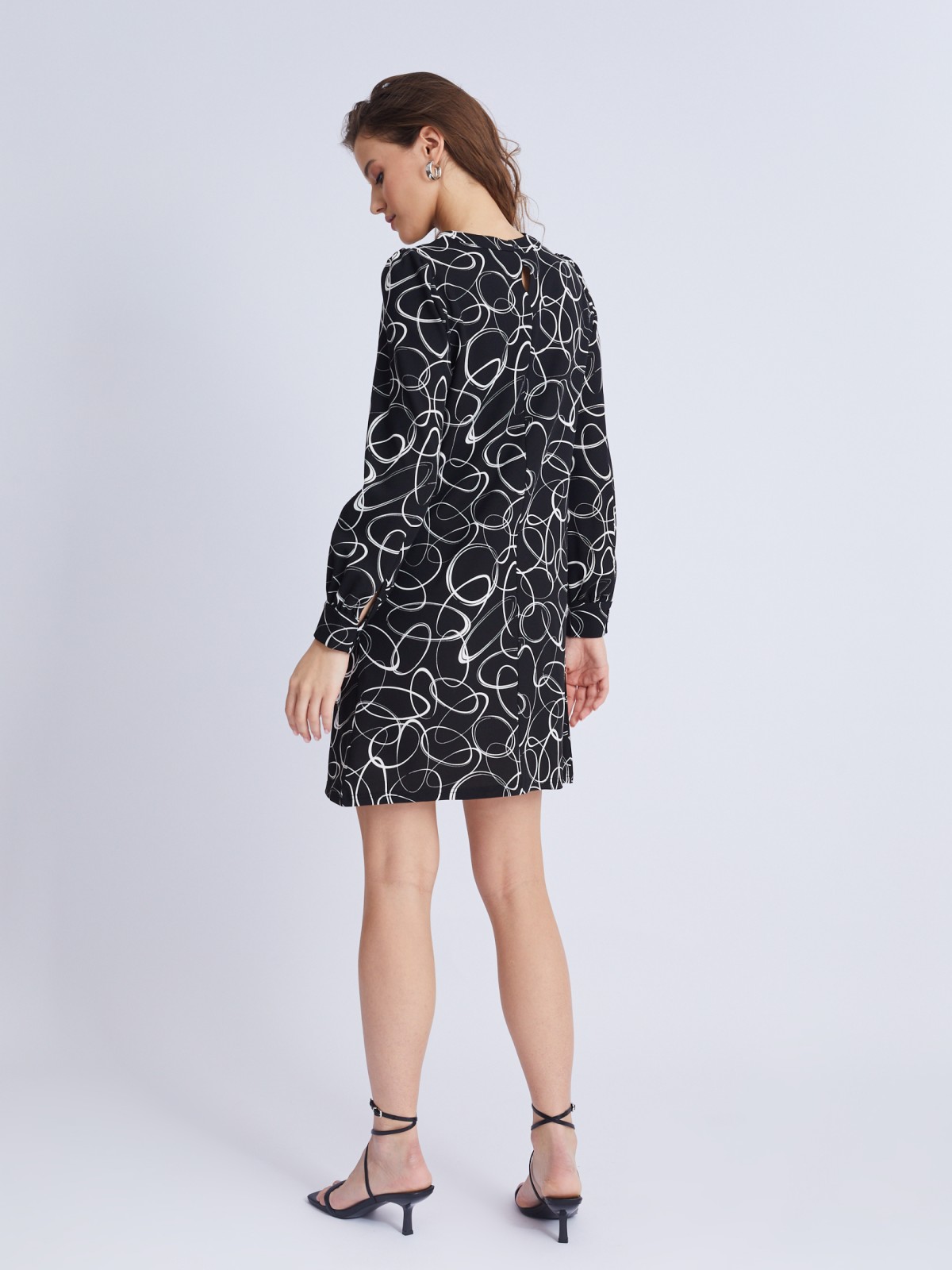 Платье А-силуэта в длине мини с вырезом и абстрактным принтом zolla 22333819F022, цвет черный, размер M - фото 6