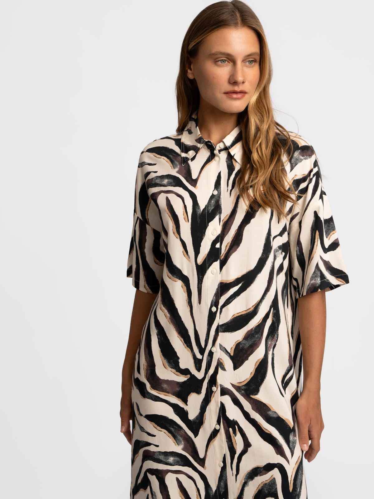 Платье-рубашка миди из вискозы