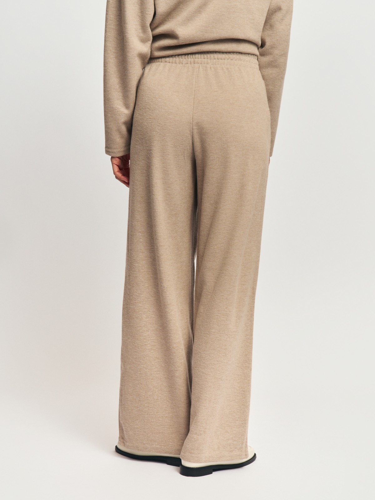 Трикотажные брюки на резинке со стрелками