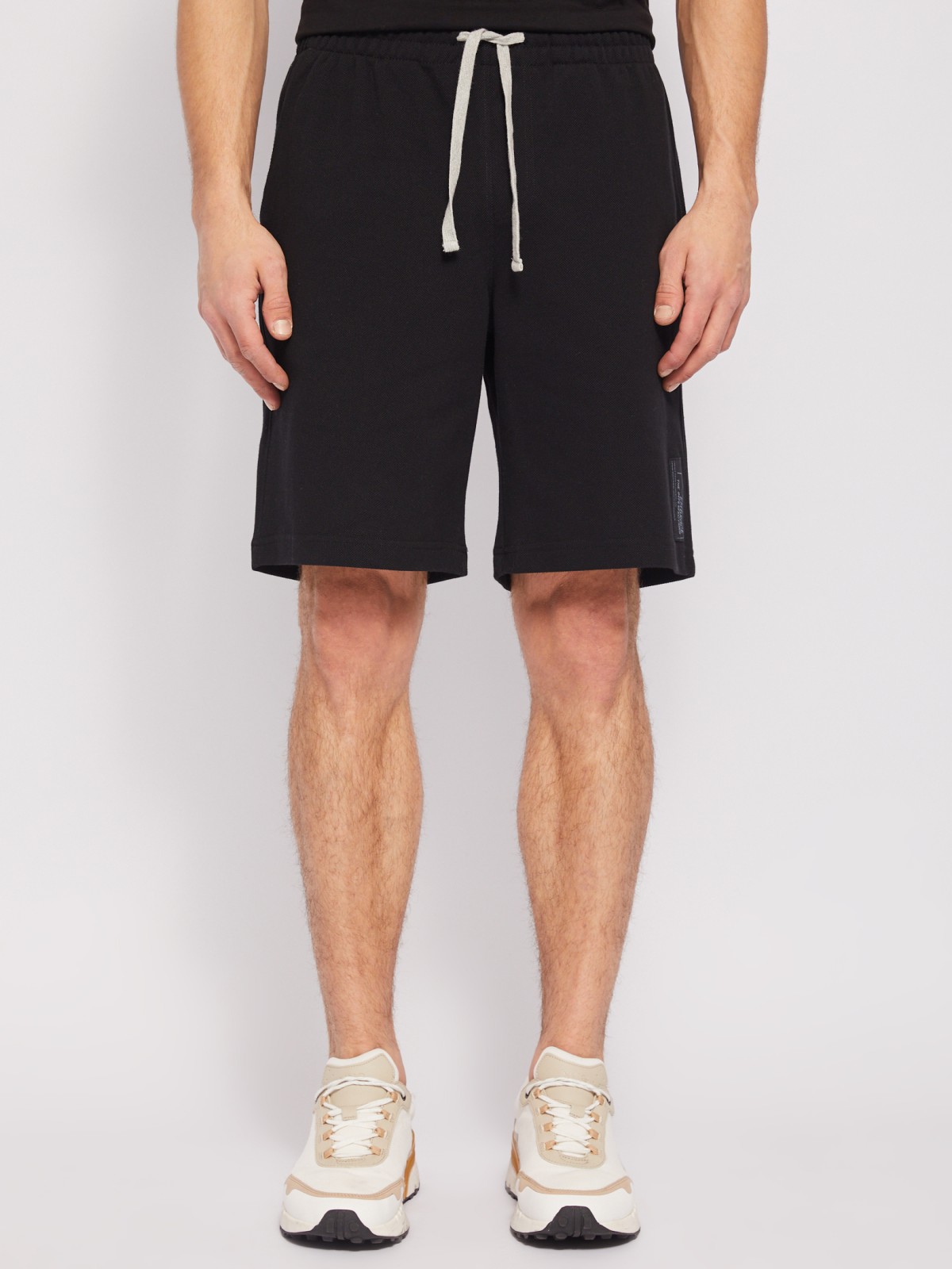 Трикотажные шорты на резинке