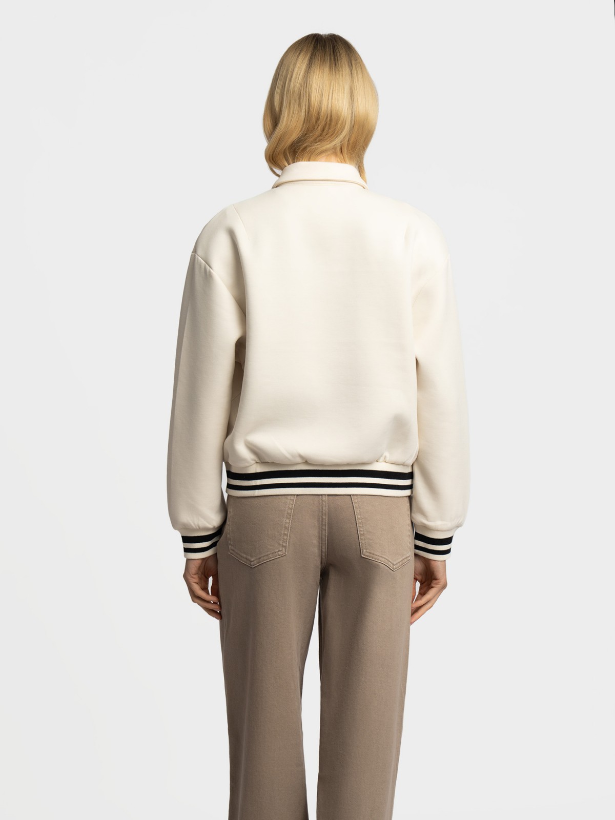 Трикотажный бомбер с воротником