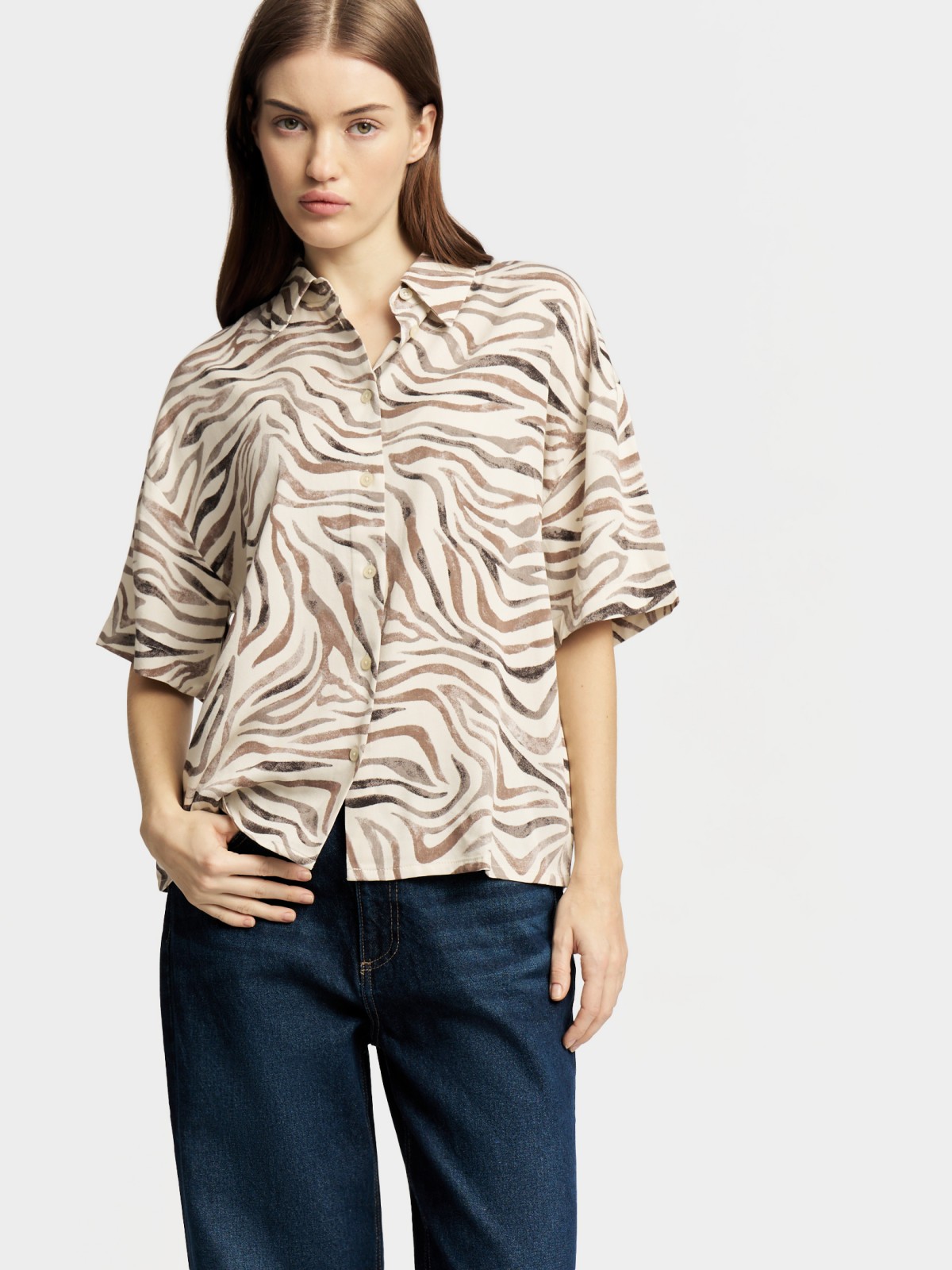 Рубашка из вискозы с коротким рукавом