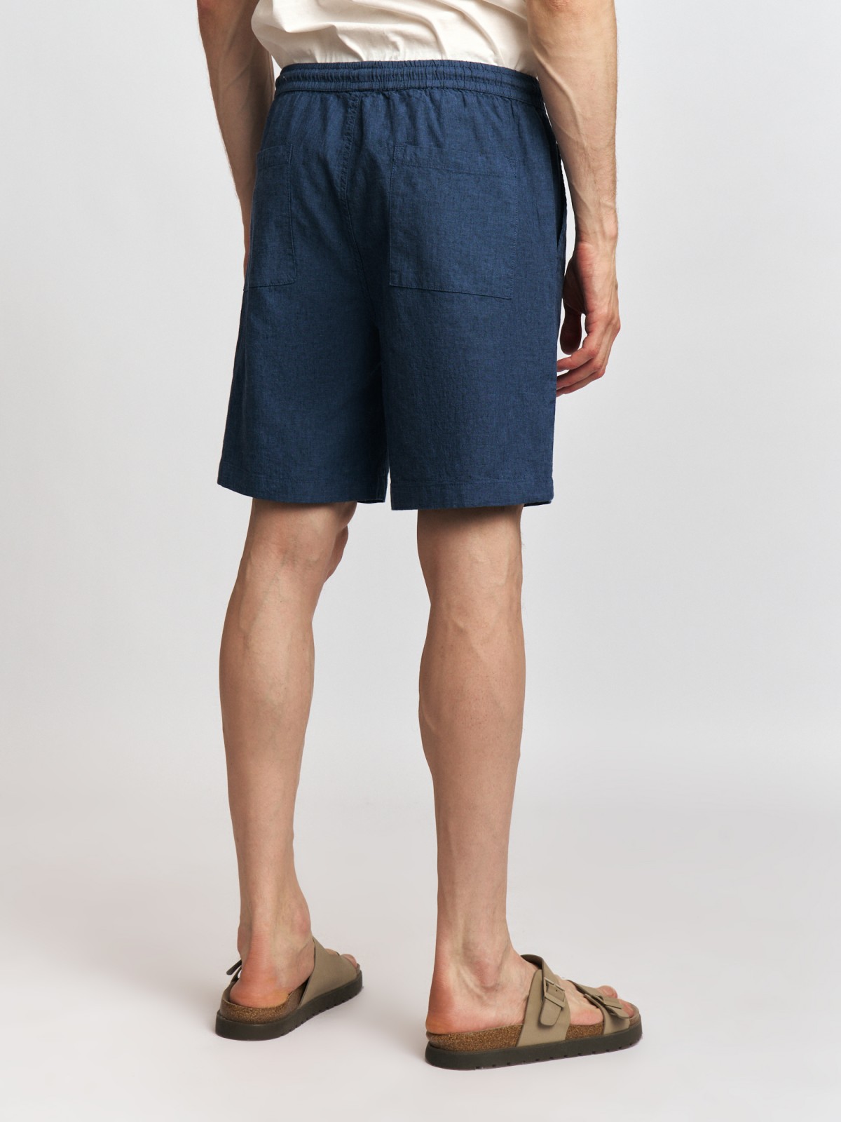 Удлинённые льняные шорты на резинке