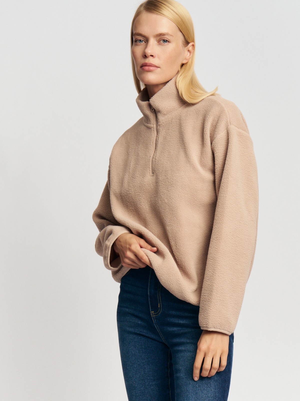 Свитшот из флиса с воротником-стойкой на молнии