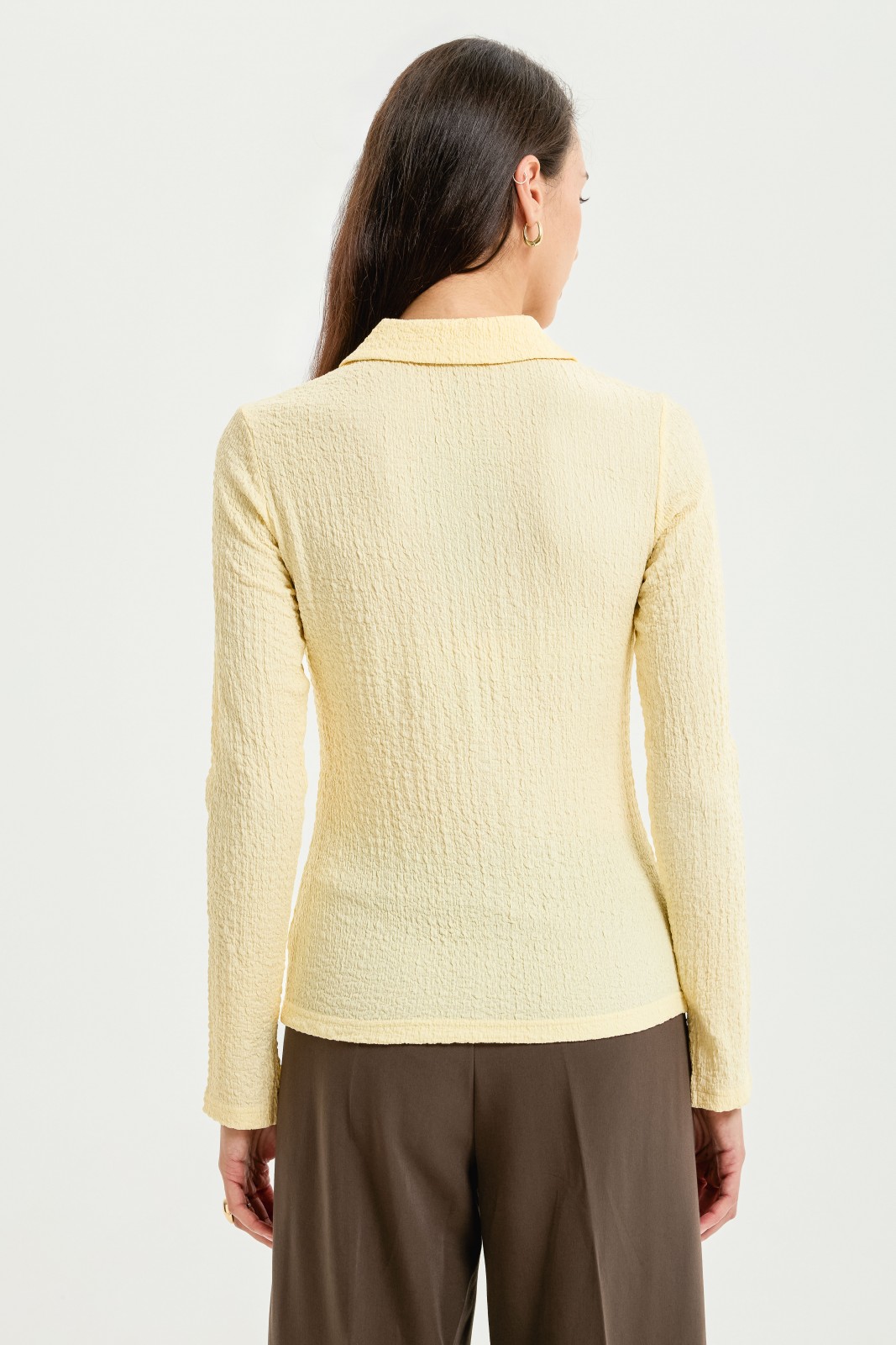 Прилегающая рубашка с отложным воротником