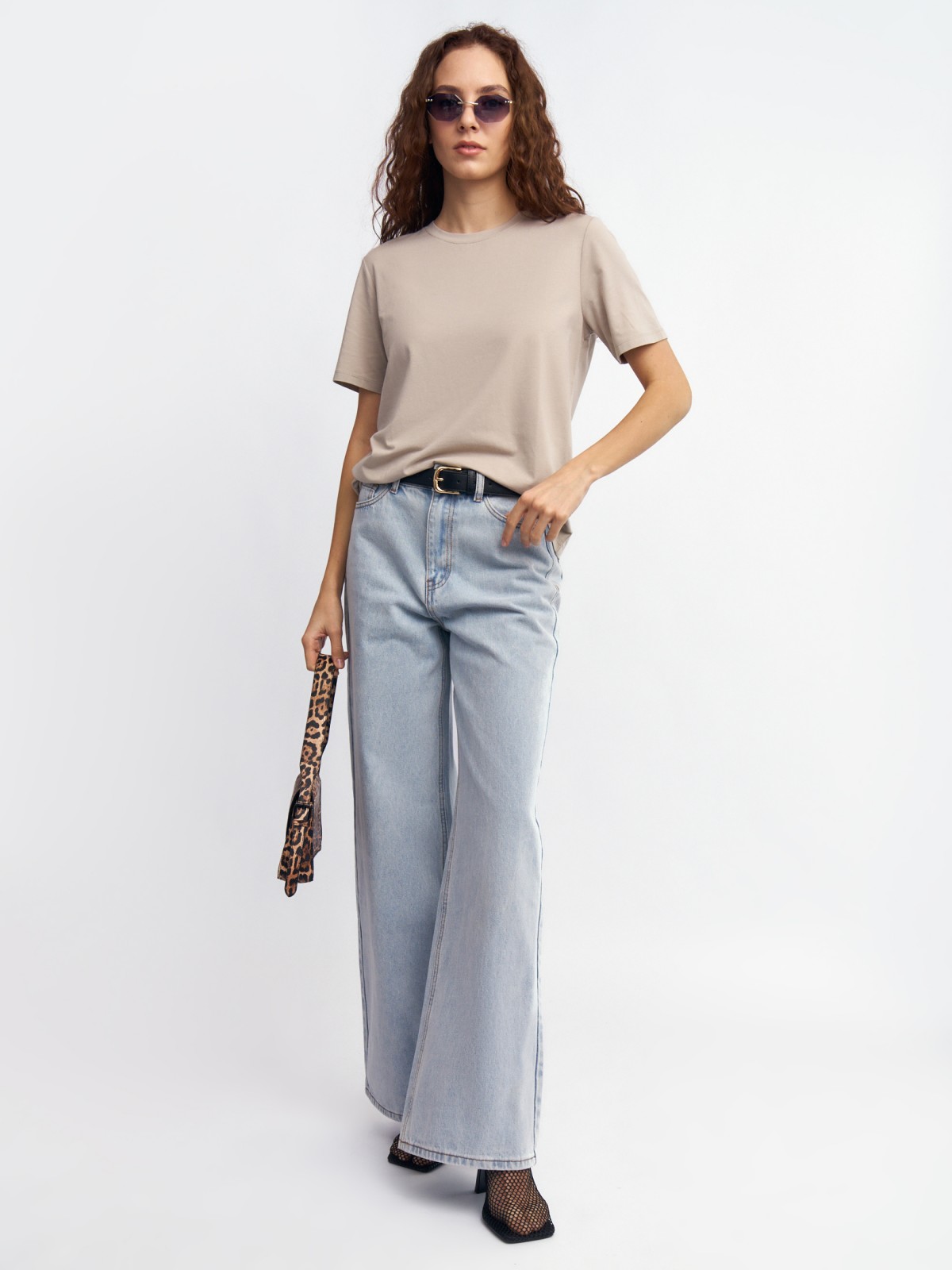 Однотонная футболка трикотажная