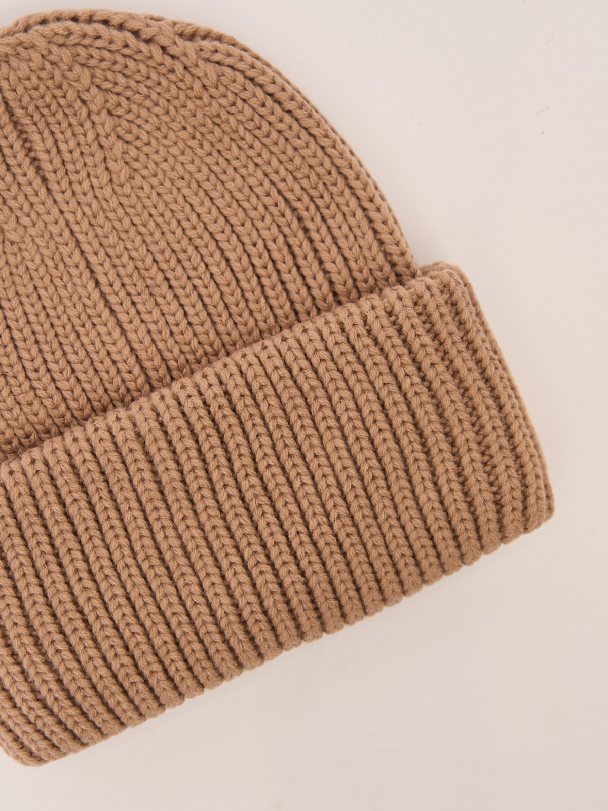 Тёплая вязаная шапка-бини из акрила с отворотом