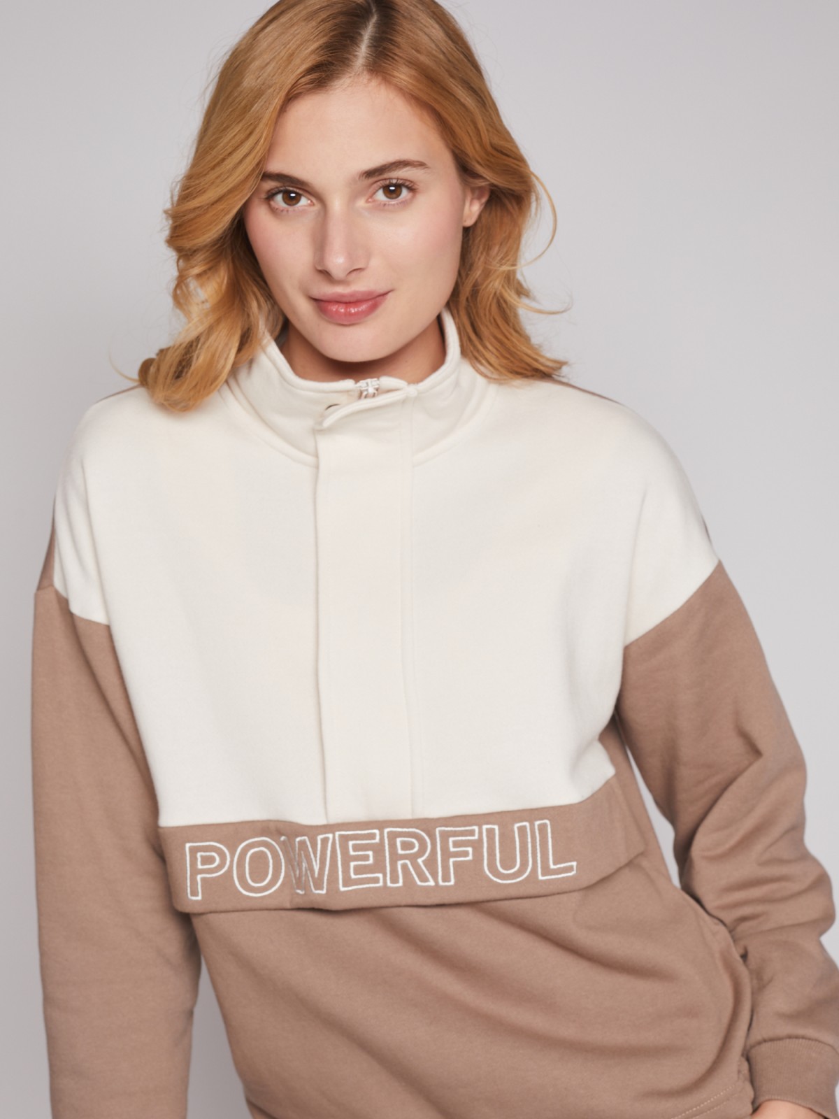 Утеплённая толстовка-анорак с воротником-стойкой