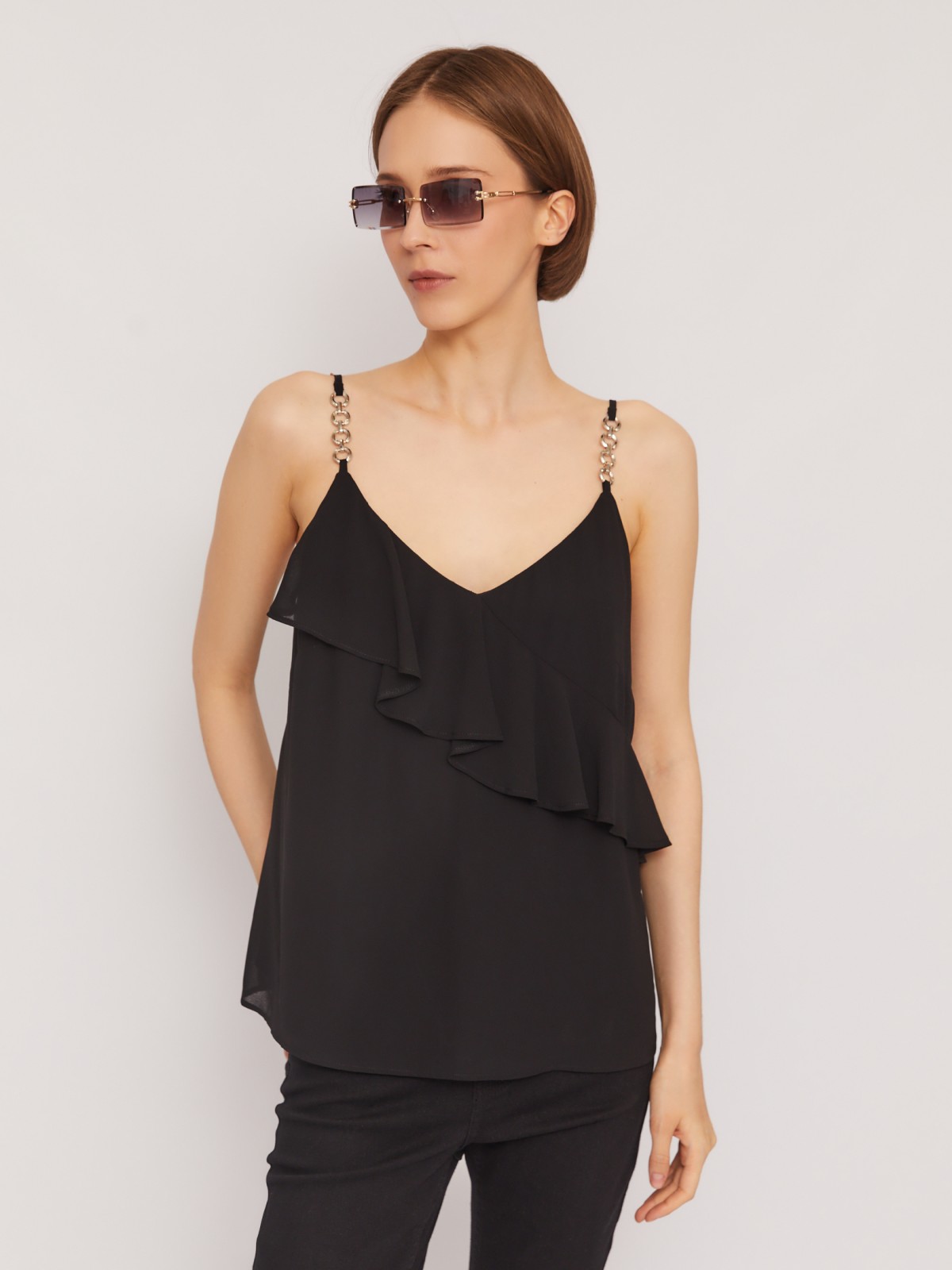 Открытый топ на тонких бретелях с цепочками