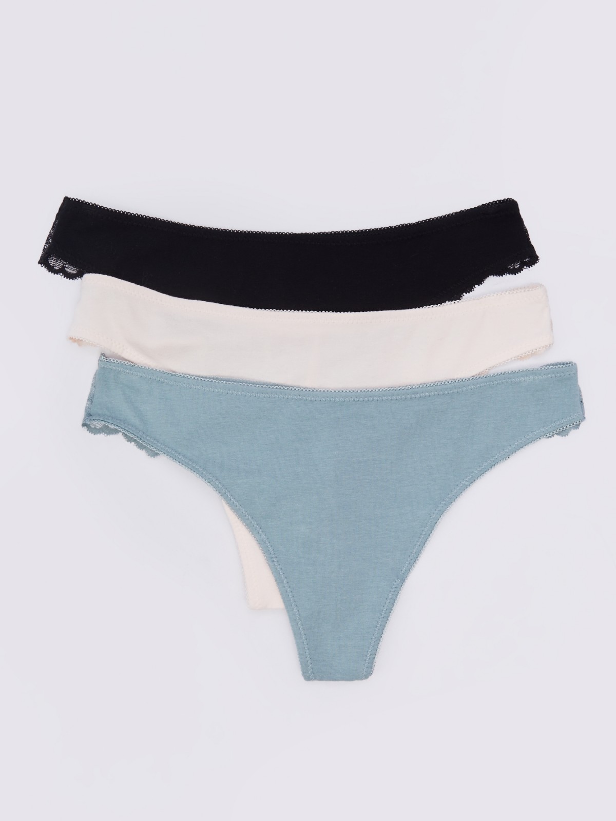 Набор трусов с кружевом 3 шт в комплекте 399₽