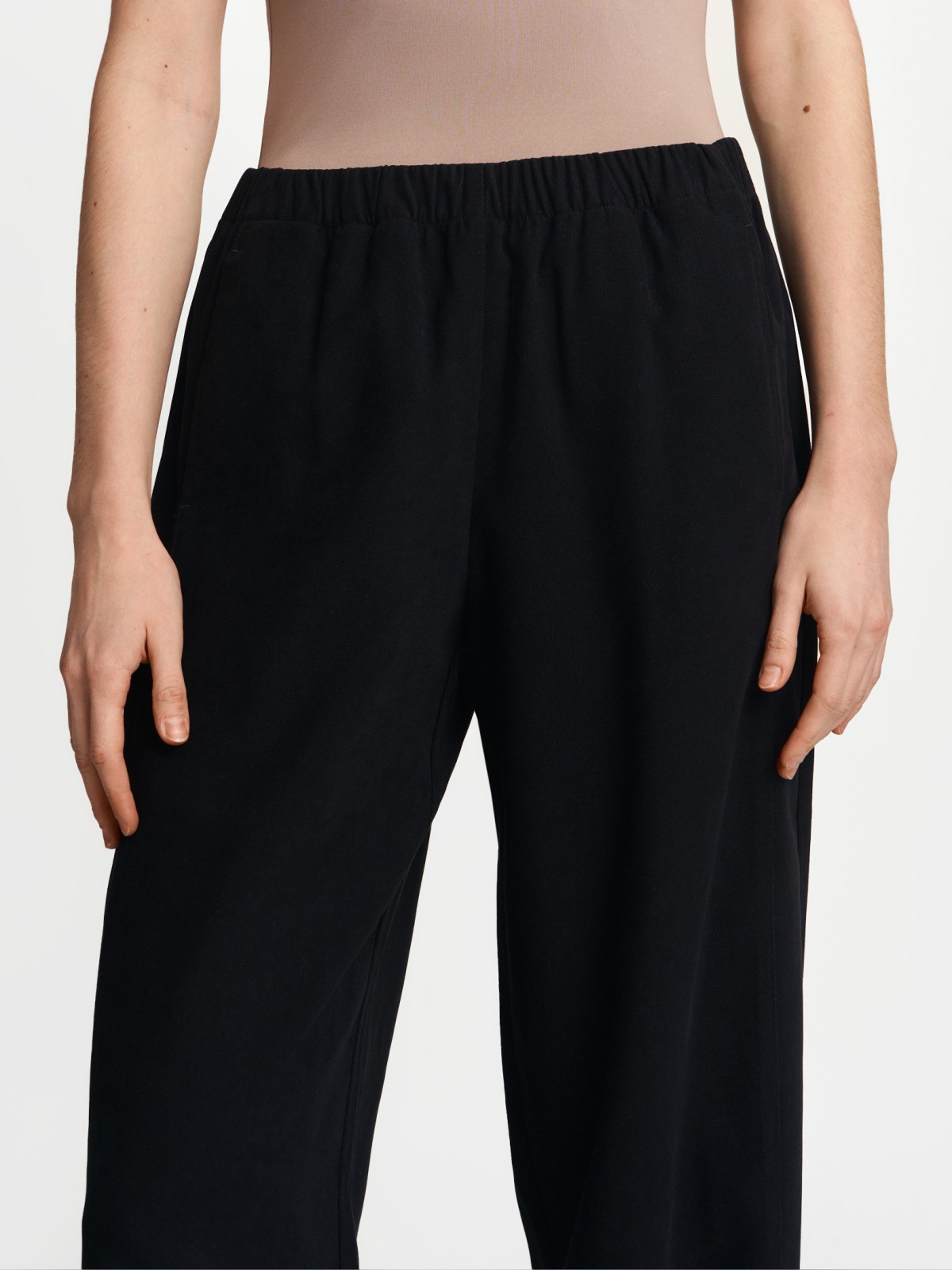 Брюки прямого фасона на резинке