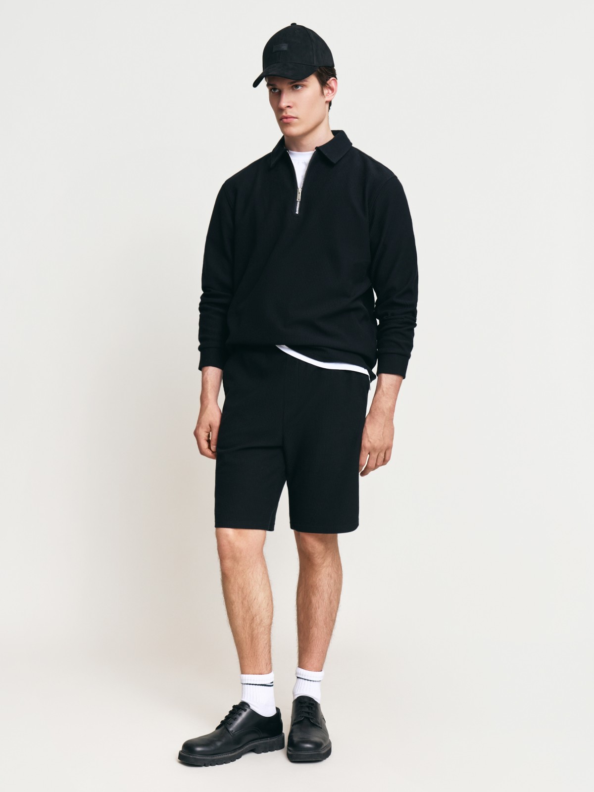 Однотонный свитшот с воротником