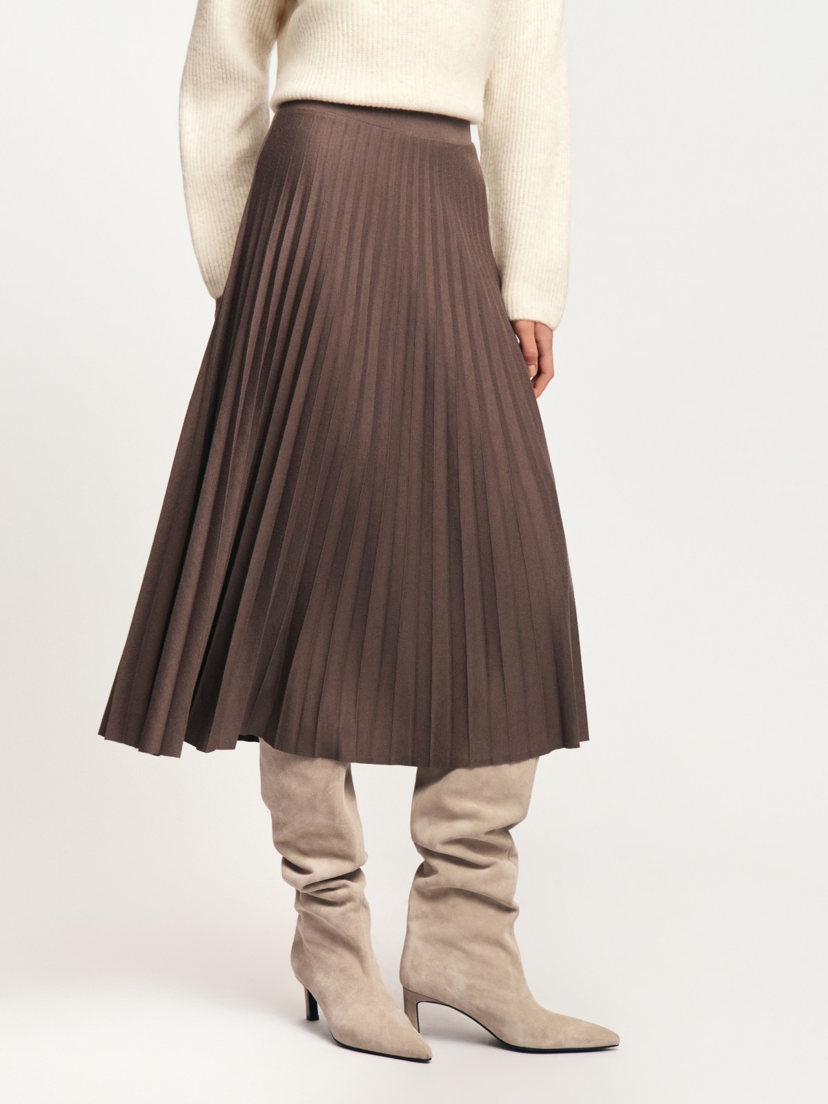 Юбка плиссе на резинке в длине миди